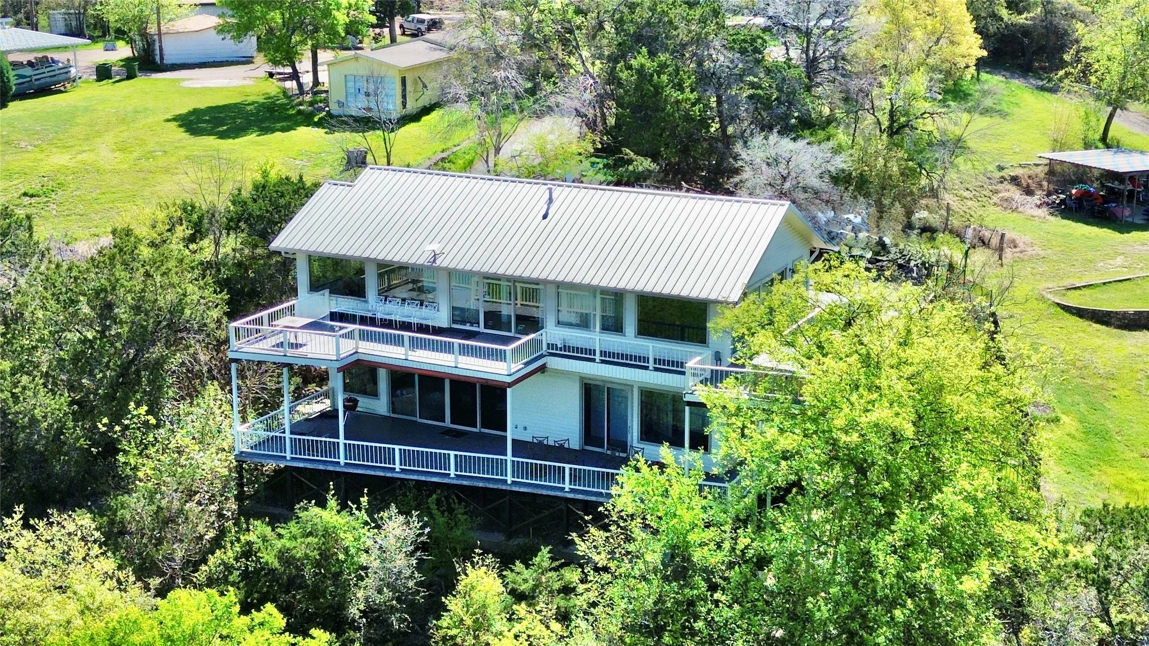 Single Family Residence For Sale in Bosque County , 150 County Road 1604, Clifton, Texas 76634, 4 Bedroom, 6 Bathroom, Garage spaces, 3,412 Sqft, built in 1960, mls#21256144, Real Estate Agent in Clifton, Homes For Sale in Bosque county, Homes For Sale in Clifton, Realtor in Clifton Texas, Real Estate Brokerage Independent Realty Texas, Luminita Cordes Realtor