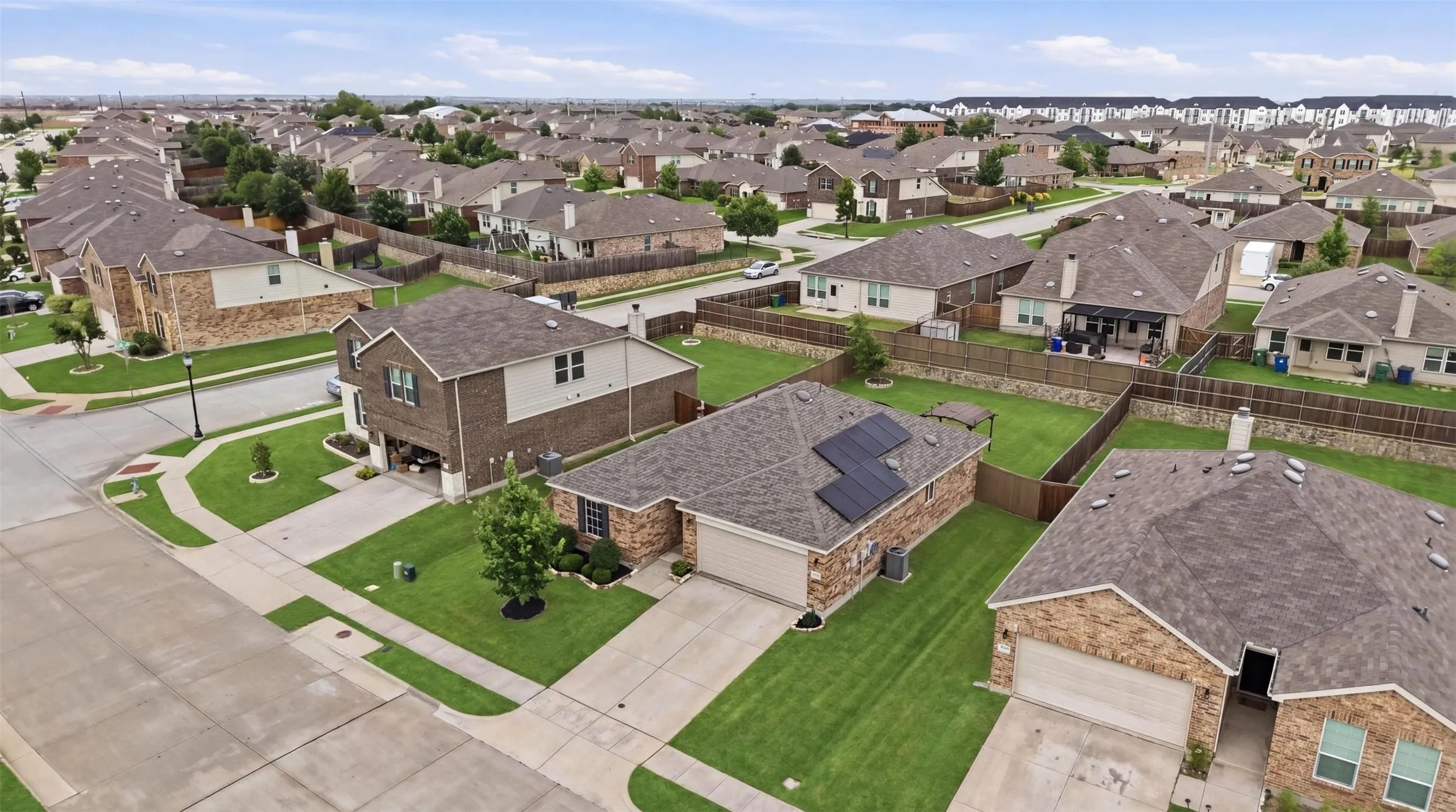 Single Family Residence For Sale in Denton County , 1628 Trace Drive, Aubrey, Texas 76227, 3 Bedroom, 2 Bathroom, 2 Garage spaces, 1,427 Sqft, built in 2019, mls#21255827, Real Estate Agent in Aubrey, Homes For Sale in Denton county, Homes For Sale in Aubrey, Realtor in Aubrey Texas, Real Estate Brokerage Independent Realty Texas, Luminita Cordes Realtor