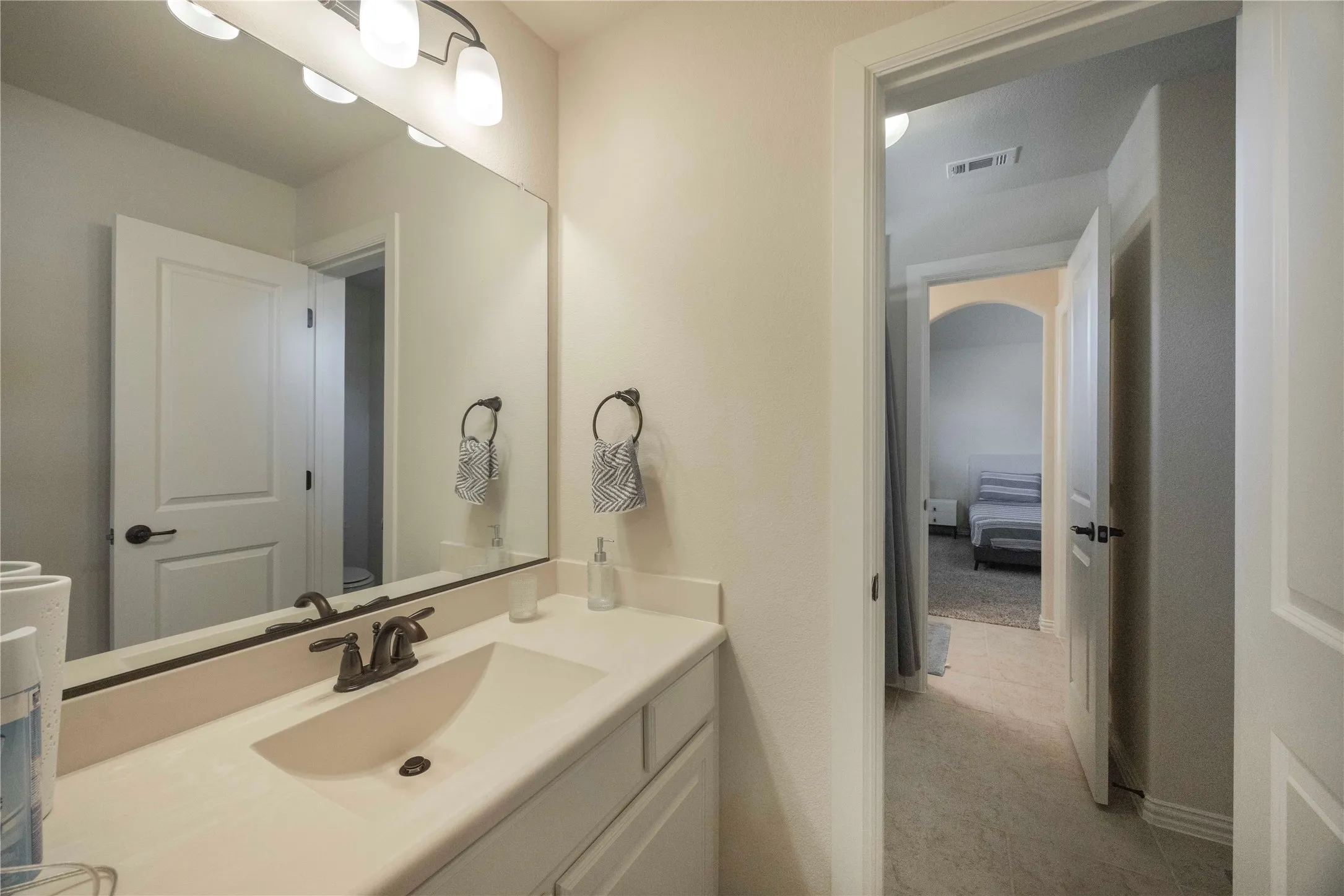 Single Family Residence For Rent in Collin County , 12824 Flatiron Trail, Frisco, Texas 75035, 5 Bedrooms, 5 Bathrooms, 3 Garage spaces, 4,306 Sqft, built in 2015, Price $6,500, mls#21263905, Real Estate Agent in Frisco, Homes For Rent in Collin county, Homes For Rent in Frisco, Realtor in Frisco Texas, Real Estate Brokerage Independent Realty Texas, Luminita Cordes Realtor