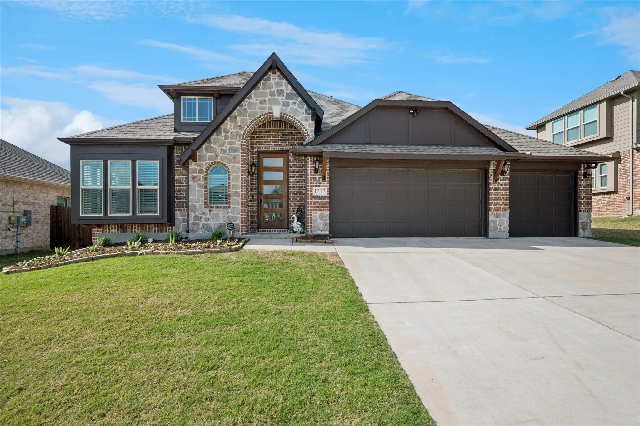Single Family Residence For Sale in Collin County , 1217 Brentfield Drive, Anna, Texas 75409, 4 Bedrooms, 3 Bathrooms, 3 Garage spaces, 2,454 Sqft, built in 2021, Price $450,000, mls#21230431, Real Estate Agent in Anna, Homes For Sale in Collin county, Homes For Sale in Anna, Realtor in Anna Texas, Real Estate Brokerage Independent Realty Texas, Luminita Cordes Realtor