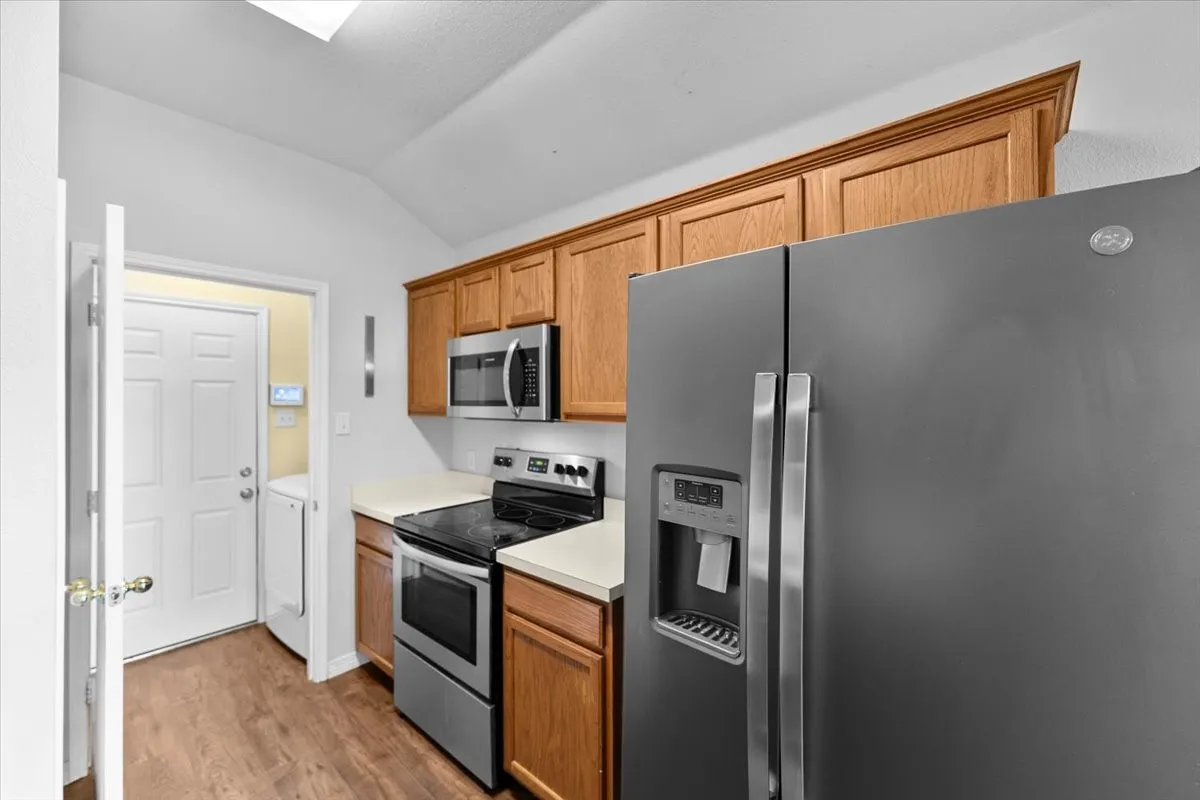 Single Family Residence For Sale in Tarrant County , 10505 Braewood Drive, Fort Worth, Texas 76131, 3 Bedroom, 2 Bathroom, 2 Garage spaces, 1,288 Sqft, built in 2002, mls#21263933, Real Estate Agent in Fort Worth, Homes For Sale in Tarrant county, Homes For Sale in Fort Worth, Realtor in Fort Worth Texas, Real Estate Brokerage Independent Realty Texas, Luminita Cordes Realtor