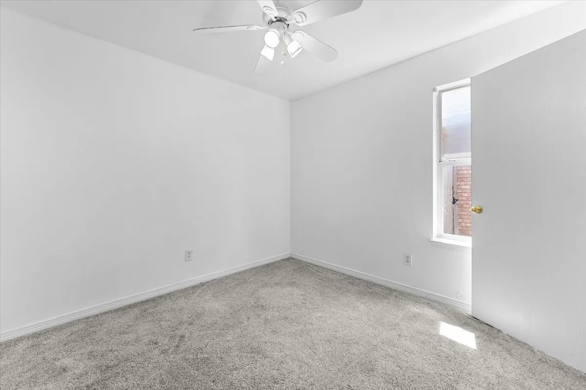 Single Family Residence For Sale in Tarrant County , 10505 Braewood Drive, Fort Worth, Texas 76131, 3 Bedroom, 2 Bathroom, 2 Garage spaces, 1,288 Sqft, built in 2002, mls#21263933, Real Estate Agent in Fort Worth, Homes For Sale in Tarrant county, Homes For Sale in Fort Worth, Realtor in Fort Worth Texas, Real Estate Brokerage Independent Realty Texas, Luminita Cordes Realtor