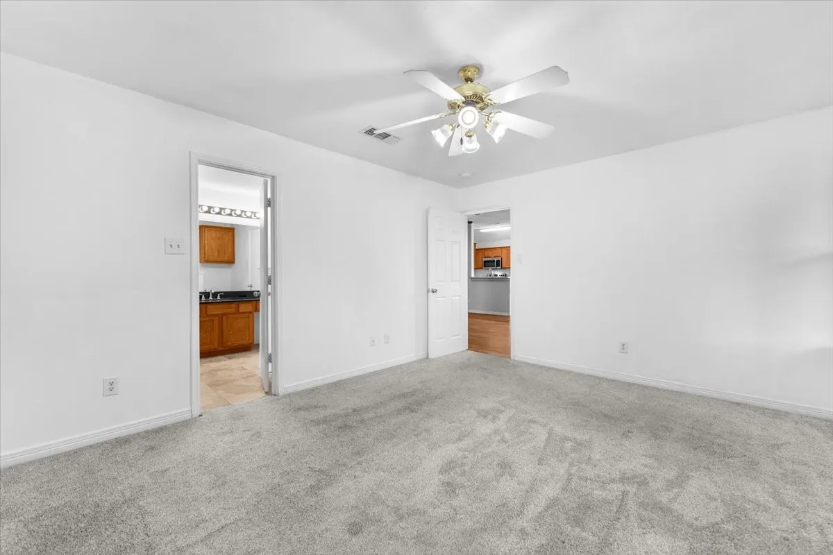Single Family Residence For Sale in Tarrant County , 10505 Braewood Drive, Fort Worth, Texas 76131, 3 Bedroom, 2 Bathroom, 2 Garage spaces, 1,288 Sqft, built in 2002, mls#21263933, Real Estate Agent in Fort Worth, Homes For Sale in Tarrant county, Homes For Sale in Fort Worth, Realtor in Fort Worth Texas, Real Estate Brokerage Independent Realty Texas, Luminita Cordes Realtor