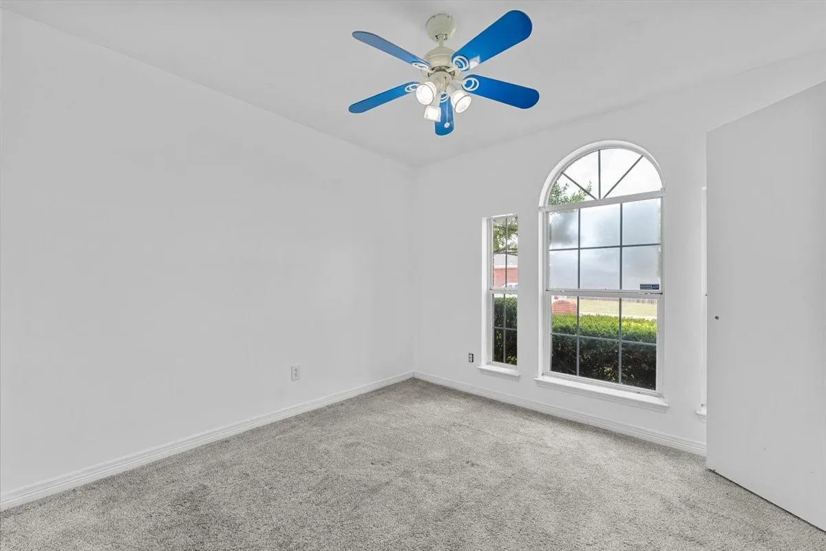 Single Family Residence For Sale in Tarrant County , 10505 Braewood Drive, Fort Worth, Texas 76131, 3 Bedroom, 2 Bathroom, 2 Garage spaces, 1,288 Sqft, built in 2002, mls#21263933, Real Estate Agent in Fort Worth, Homes For Sale in Tarrant county, Homes For Sale in Fort Worth, Realtor in Fort Worth Texas, Real Estate Brokerage Independent Realty Texas, Luminita Cordes Realtor