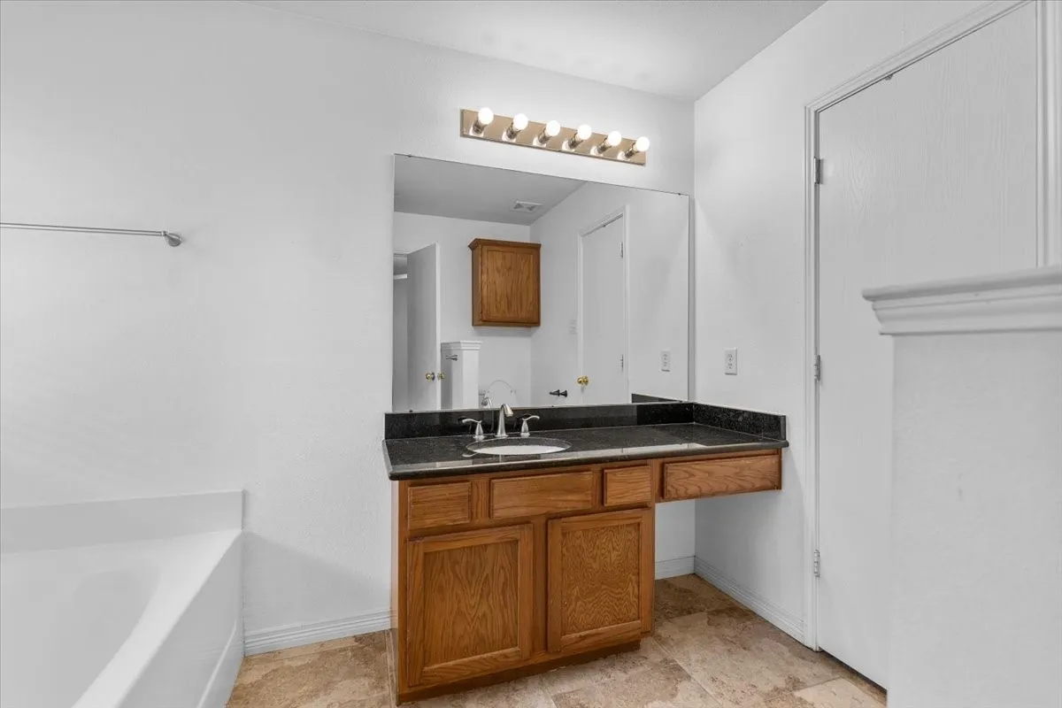 Single Family Residence For Sale in Tarrant County , 10505 Braewood Drive, Fort Worth, Texas 76131, 3 Bedroom, 2 Bathroom, 2 Garage spaces, 1,288 Sqft, built in 2002, mls#21263933, Real Estate Agent in Fort Worth, Homes For Sale in Tarrant county, Homes For Sale in Fort Worth, Realtor in Fort Worth Texas, Real Estate Brokerage Independent Realty Texas, Luminita Cordes Realtor