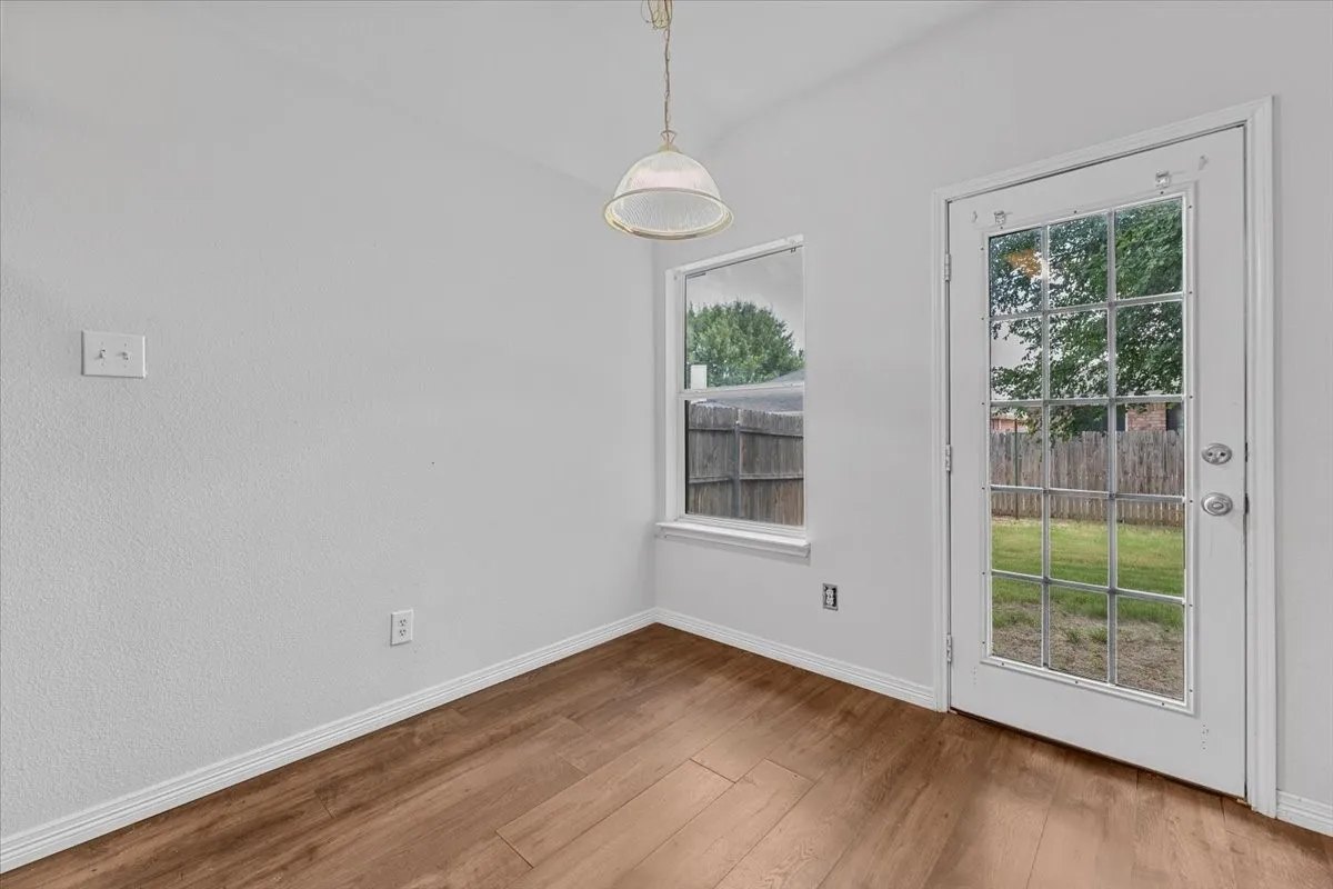 Single Family Residence For Sale in Tarrant County , 10505 Braewood Drive, Fort Worth, Texas 76131, 3 Bedroom, 2 Bathroom, 2 Garage spaces, 1,288 Sqft, built in 2002, mls#21263933, Real Estate Agent in Fort Worth, Homes For Sale in Tarrant county, Homes For Sale in Fort Worth, Realtor in Fort Worth Texas, Real Estate Brokerage Independent Realty Texas, Luminita Cordes Realtor