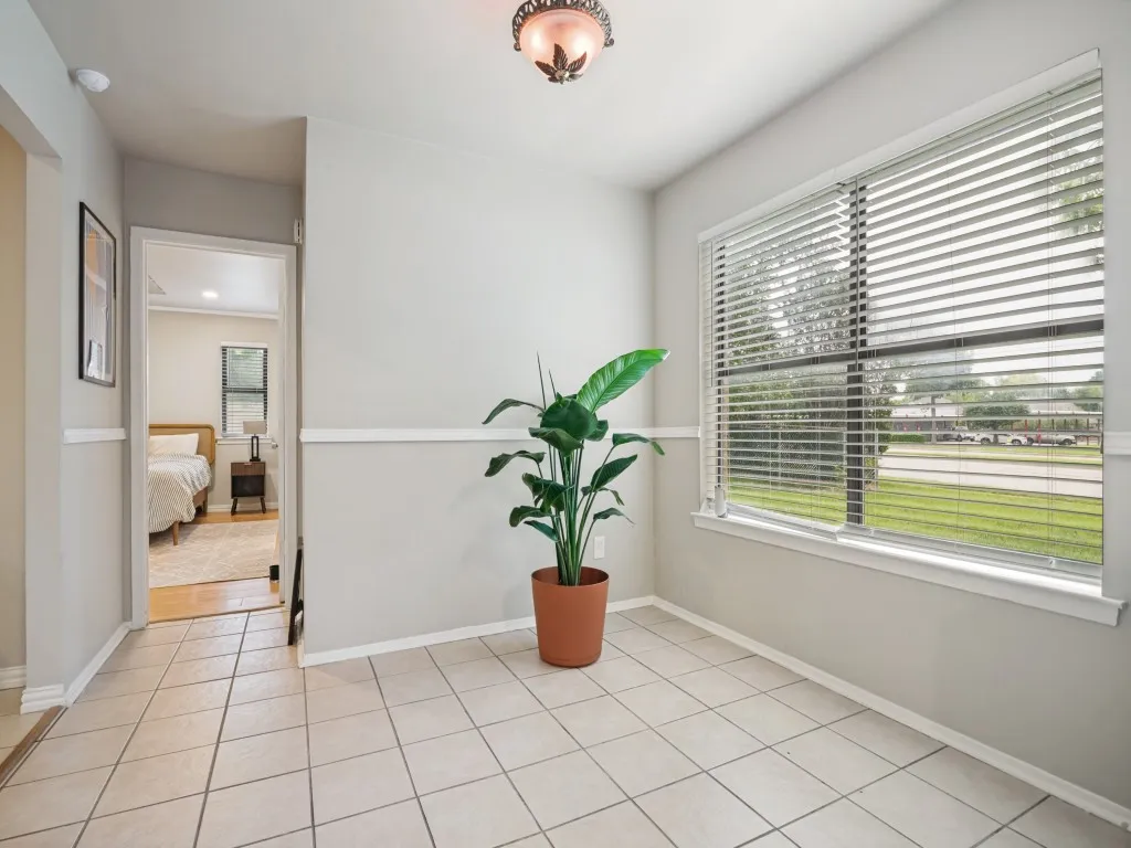Single Family Residence For Sale in Dallas County , 2111 Meredith Lane, Richardson, Texas 75081, 4 Bedroom, 2 Bathroom, 2 Garage spaces, 1,938 Sqft, built in 1979, mls#21261586, Real Estate Agent in Richardson, Homes For Sale in Dallas county, Homes For Sale in Richardson, Realtor in Richardson Texas, Real Estate Brokerage Independent Realty Texas, Luminita Cordes Realtor