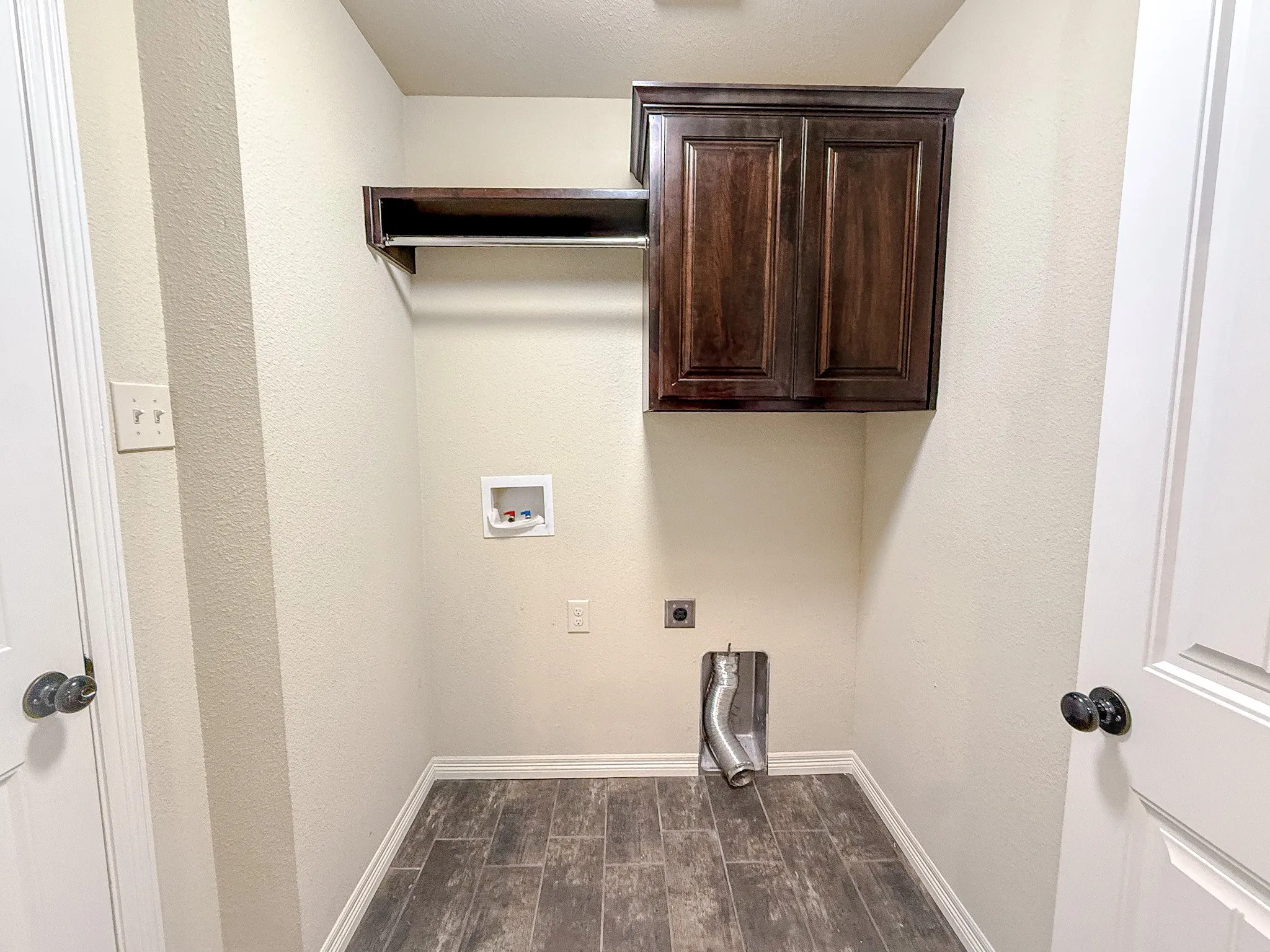 Single Family Residence For Sale in Ellis County , 103 Palomino Drive, Palmer, Texas 75152, 3 Bedrooms, 2 Bathrooms, 2 Garage spaces, 1,519 Sqft, built in 2016, Price $330,000, mls#21258075, Real Estate Agent in Palmer, Homes For Sale in Ellis county, Homes For Sale in Palmer, Realtor in Palmer Texas, Real Estate Brokerage Independent Realty Texas, Luminita Cordes Realtor