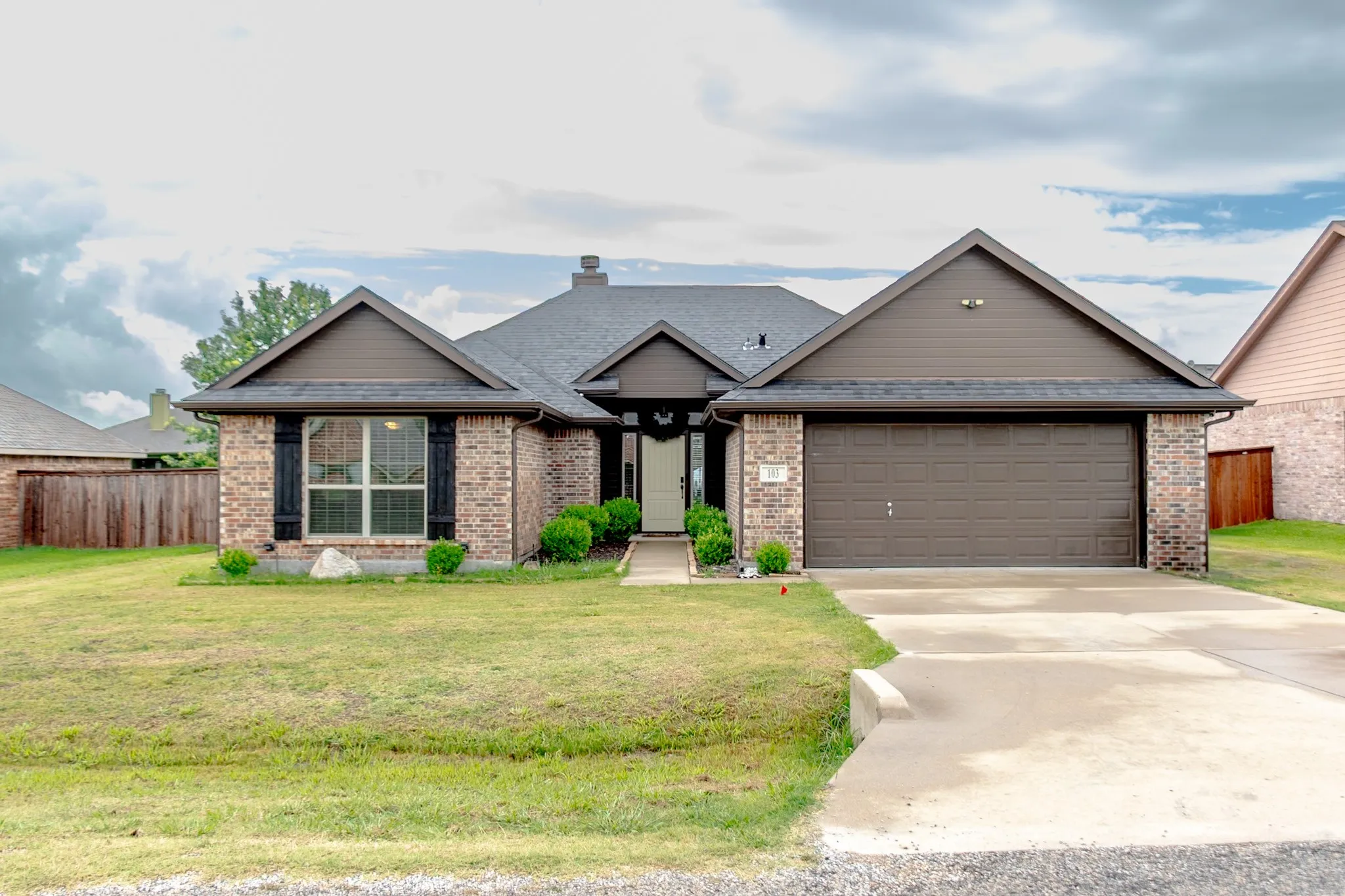 Single Family Residence For Sale in Ellis County , 103 Palomino Drive, Palmer, Texas 75152, 3 Bedrooms, 2 Bathrooms, 2 Garage spaces, 1,519 Sqft, built in 2016, Price $330,000, mls#21258075, Real Estate Agent in Palmer, Homes For Sale in Ellis county, Homes For Sale in Palmer, Realtor in Palmer Texas, Real Estate Brokerage Independent Realty Texas, Luminita Cordes Realtor