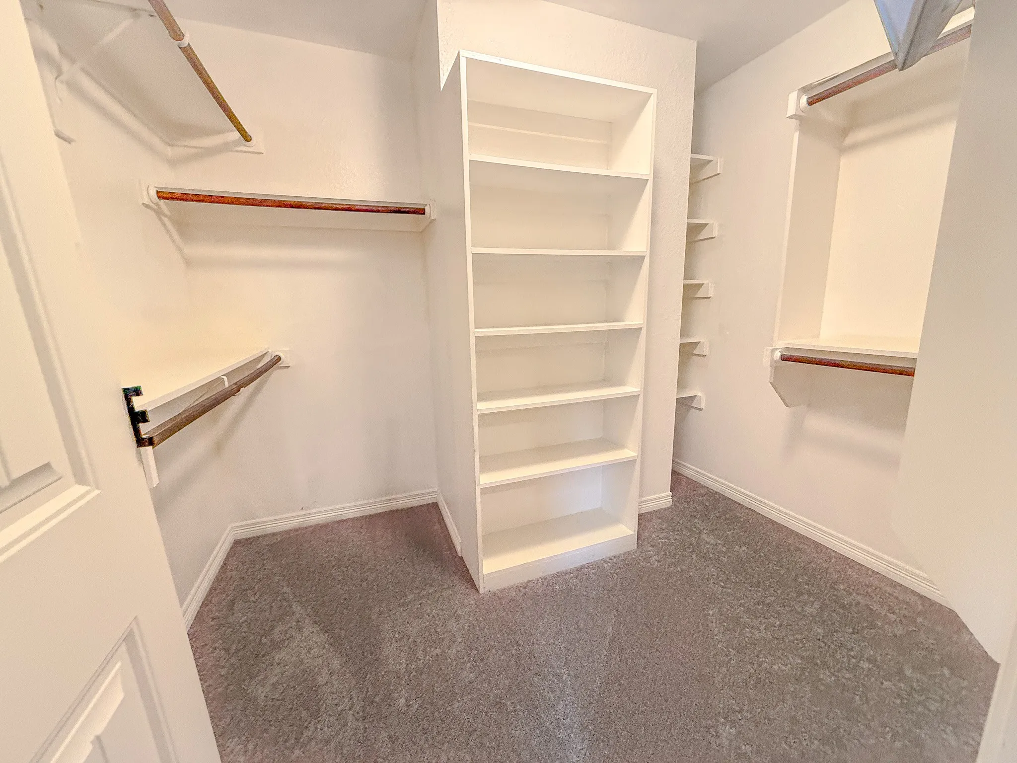 Single Family Residence For Sale in Ellis County , 103 Palomino Drive, Palmer, Texas 75152, 3 Bedrooms, 2 Bathrooms, 2 Garage spaces, 1,519 Sqft, built in 2016, Price $330,000, mls#21258075, Real Estate Agent in Palmer, Homes For Sale in Ellis county, Homes For Sale in Palmer, Realtor in Palmer Texas, Real Estate Brokerage Independent Realty Texas, Luminita Cordes Realtor