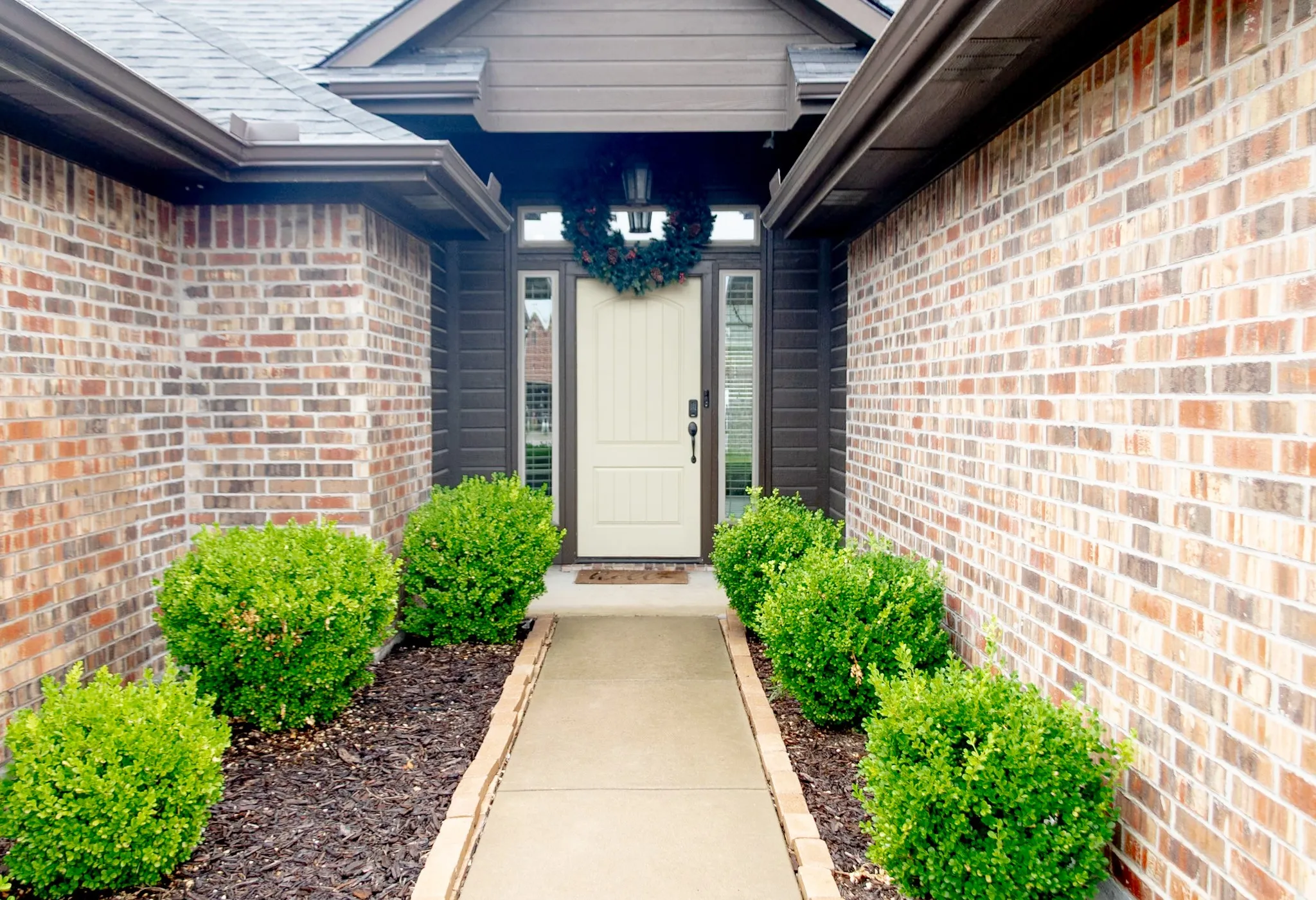 Single Family Residence For Sale in Ellis County , 103 Palomino Drive, Palmer, Texas 75152, 3 Bedrooms, 2 Bathrooms, 2 Garage spaces, 1,519 Sqft, built in 2016, Price $330,000, mls#21258075, Real Estate Agent in Palmer, Homes For Sale in Ellis county, Homes For Sale in Palmer, Realtor in Palmer Texas, Real Estate Brokerage Independent Realty Texas, Luminita Cordes Realtor
