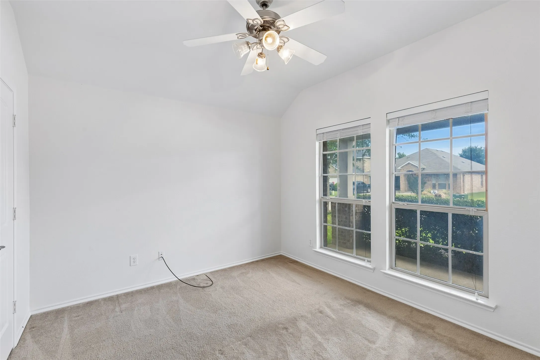 Single Family Residence For Sale in Collin County , 9712 Starfire Drive, Mc Kinney, Texas 75072, 4 Bedroom, 2 Bathroom, 2 Garage spaces, 2,045 Sqft, built in 2009, mls#21263965, Real Estate Agent in Mc Kinney, Homes For Sale in Collin county, Homes For Sale in Mc Kinney, Realtor in Mc Kinney Texas, Real Estate Brokerage Independent Realty Texas, Luminita Cordes Realtor