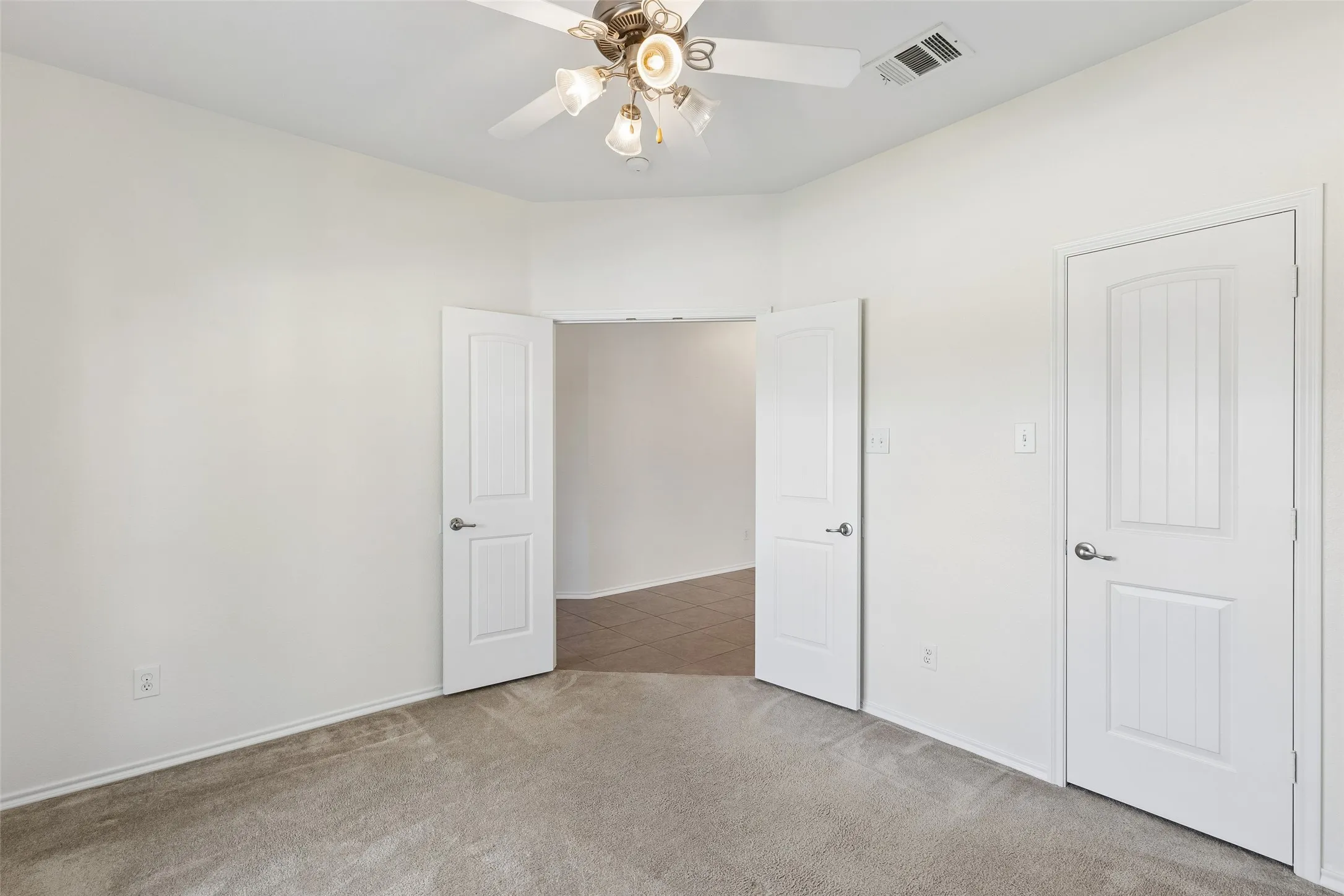 Single Family Residence For Sale in Collin County , 9712 Starfire Drive, Mc Kinney, Texas 75072, 4 Bedroom, 2 Bathroom, 2 Garage spaces, 2,045 Sqft, built in 2009, mls#21263965, Real Estate Agent in Mc Kinney, Homes For Sale in Collin county, Homes For Sale in Mc Kinney, Realtor in Mc Kinney Texas, Real Estate Brokerage Independent Realty Texas, Luminita Cordes Realtor