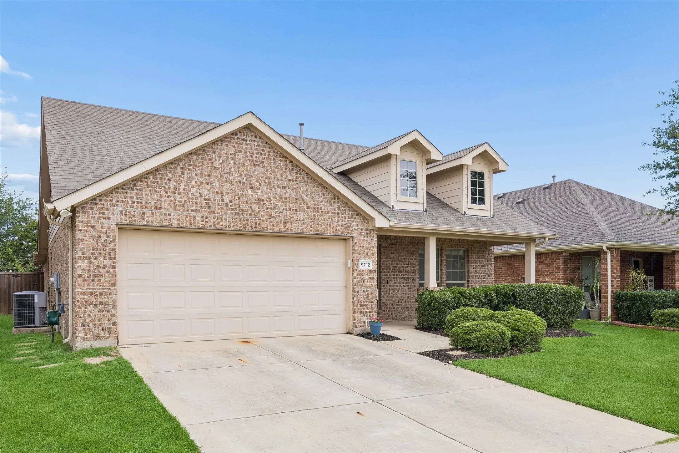 Single Family Residence For Sale in Collin County , 9712 Starfire Drive, Mc Kinney, Texas 75072, 4 Bedroom, 2 Bathroom, 2 Garage spaces, 2,045 Sqft, built in 2009, mls#21263965, Real Estate Agent in Mc Kinney, Homes For Sale in Collin county, Homes For Sale in Mc Kinney, Realtor in Mc Kinney Texas, Real Estate Brokerage Independent Realty Texas, Luminita Cordes Realtor