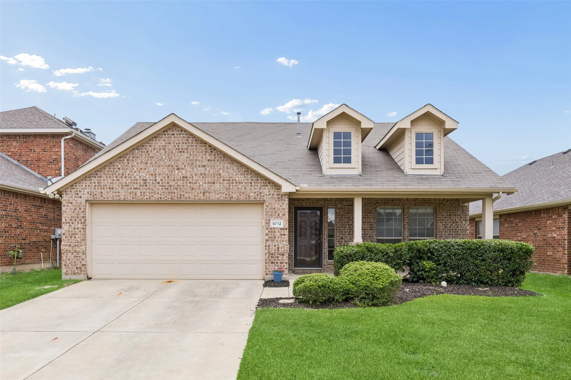 Single Family Residence For Sale in Collin County , 9712 Starfire Drive, Mc Kinney, Texas 75072, 4 Bedroom, 2 Bathroom, 2 Garage spaces, 2,045 Sqft, built in 2009, mls#21263965, Real Estate Agent in Mc Kinney, Homes For Sale in Collin county, Homes For Sale in Mc Kinney, Realtor in Mc Kinney Texas, Real Estate Brokerage Independent Realty Texas, Luminita Cordes Realtor