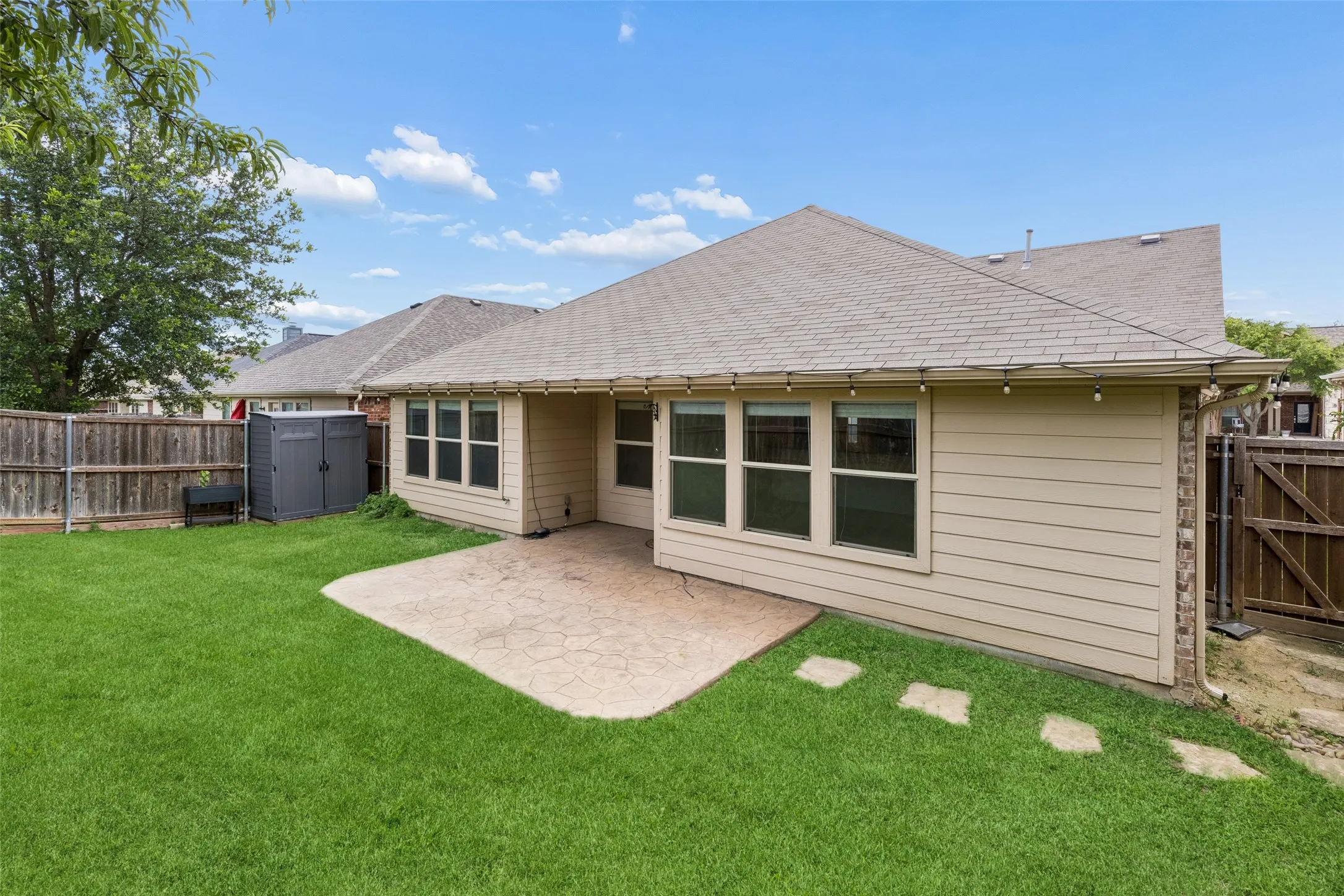 Single Family Residence For Sale in Collin County , 9712 Starfire Drive, Mc Kinney, Texas 75072, 4 Bedroom, 2 Bathroom, 2 Garage spaces, 2,045 Sqft, built in 2009, mls#21263965, Real Estate Agent in Mc Kinney, Homes For Sale in Collin county, Homes For Sale in Mc Kinney, Realtor in Mc Kinney Texas, Real Estate Brokerage Independent Realty Texas, Luminita Cordes Realtor