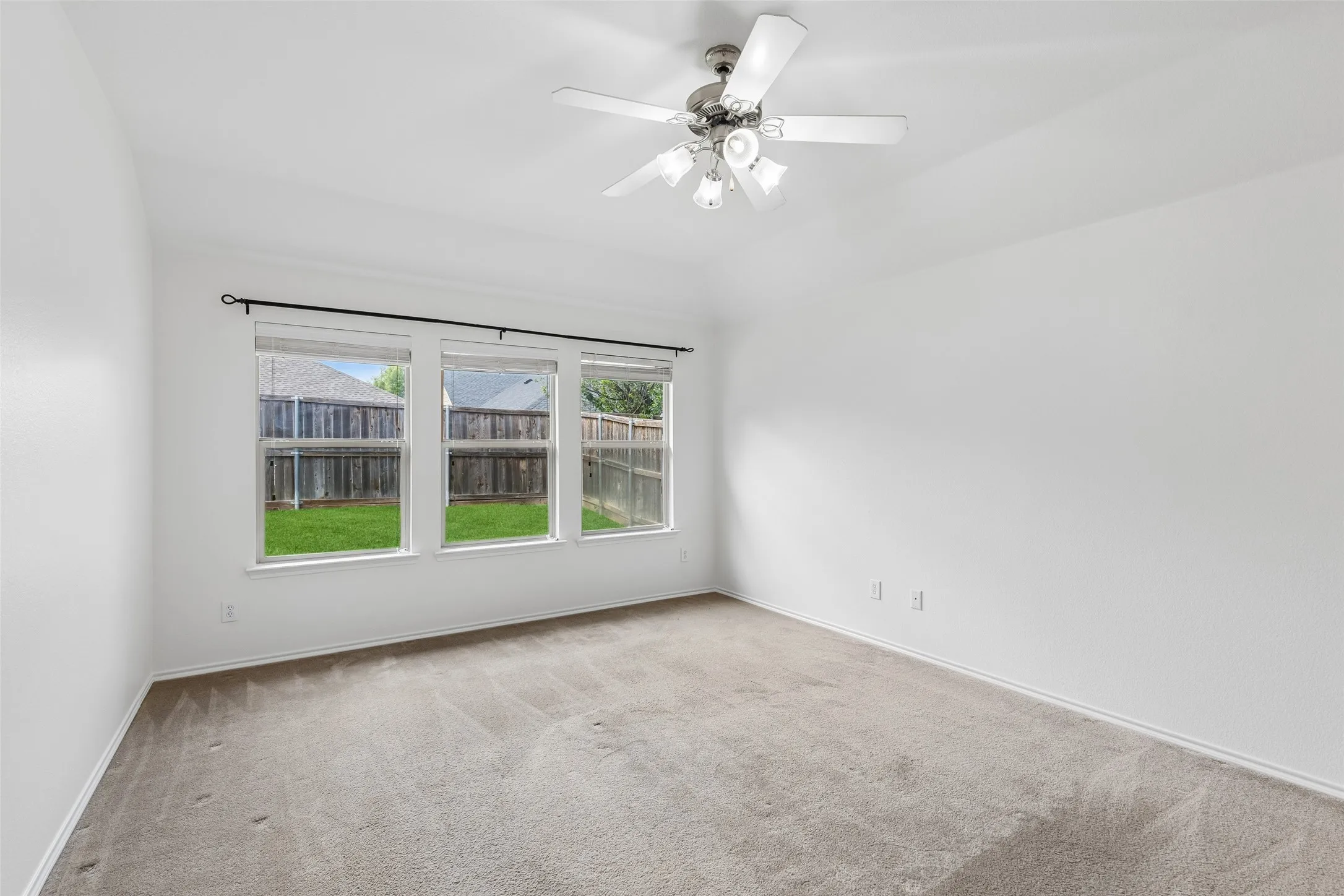 Single Family Residence For Sale in Collin County , 9712 Starfire Drive, Mc Kinney, Texas 75072, 4 Bedroom, 2 Bathroom, 2 Garage spaces, 2,045 Sqft, built in 2009, mls#21263965, Real Estate Agent in Mc Kinney, Homes For Sale in Collin county, Homes For Sale in Mc Kinney, Realtor in Mc Kinney Texas, Real Estate Brokerage Independent Realty Texas, Luminita Cordes Realtor