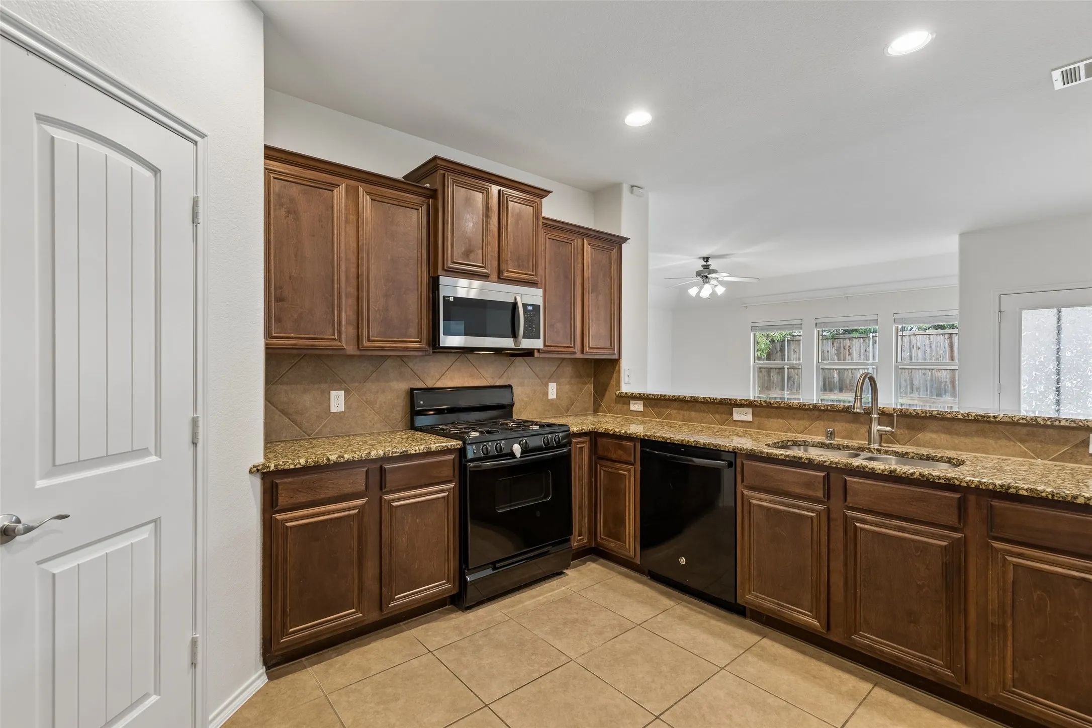 Single Family Residence For Sale in Collin County , 9712 Starfire Drive, Mc Kinney, Texas 75072, 4 Bedroom, 2 Bathroom, 2 Garage spaces, 2,045 Sqft, built in 2009, mls#21263965, Real Estate Agent in Mc Kinney, Homes For Sale in Collin county, Homes For Sale in Mc Kinney, Realtor in Mc Kinney Texas, Real Estate Brokerage Independent Realty Texas, Luminita Cordes Realtor