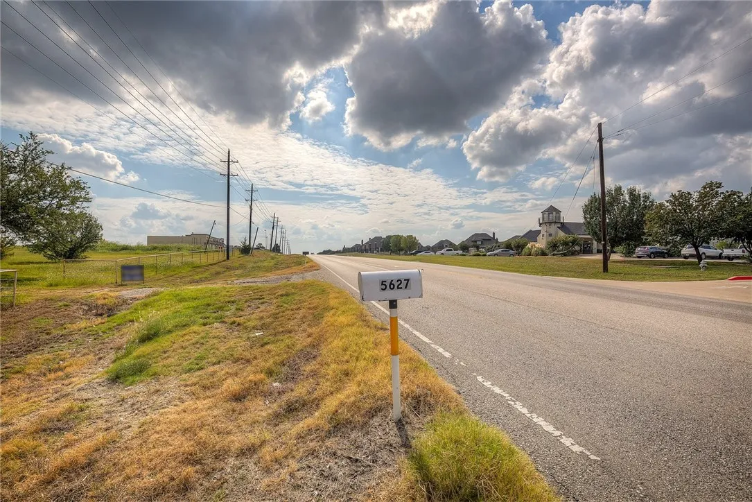 Busy Horizon Rd. Soon 4 lanes.