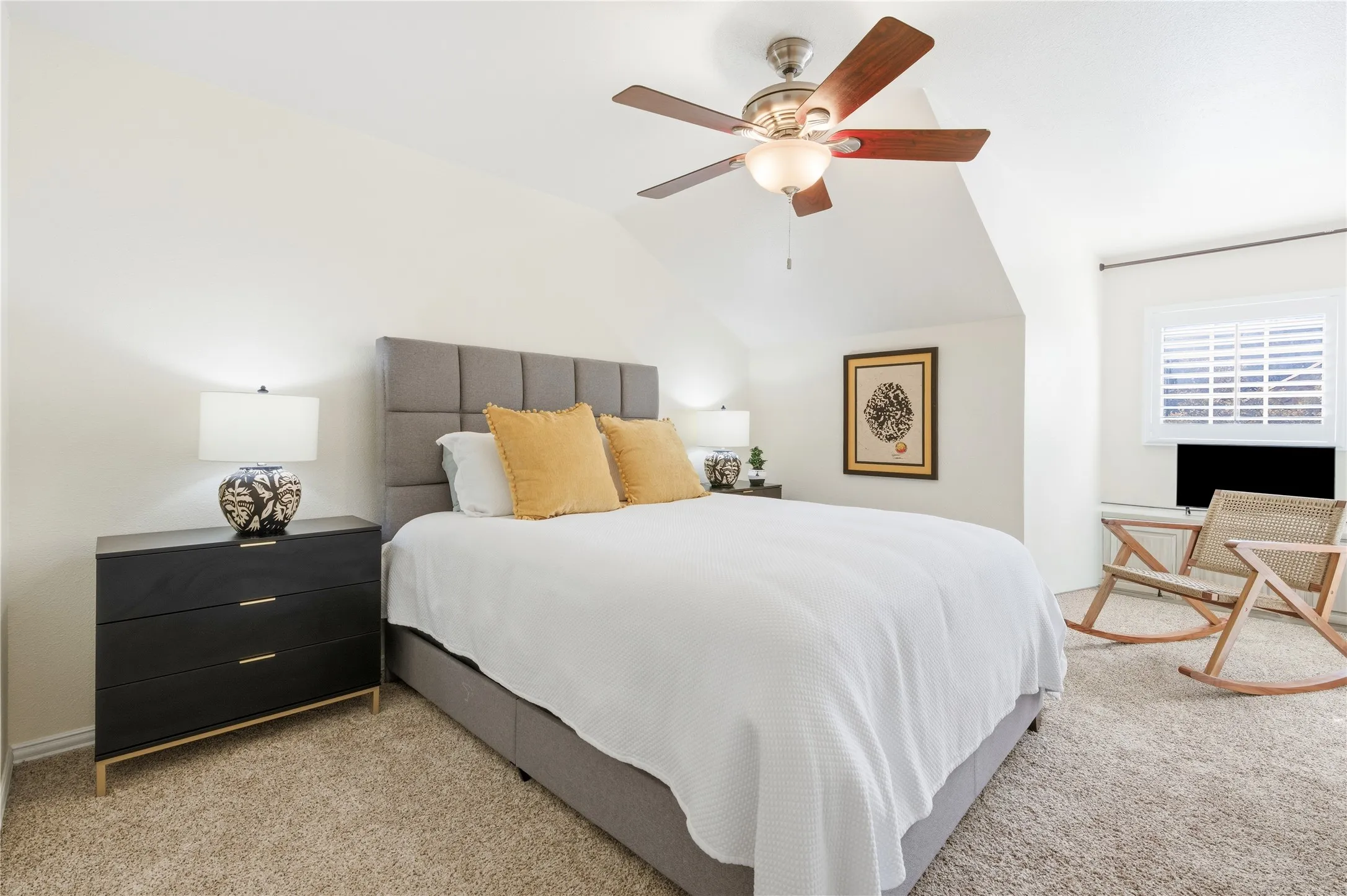 Single Family Residence For Sale in Taylor County , 125 Lytle Place Drive, Abilene, Texas 79602, 5 Bedroom, 4 Bathroom, 2 Garage spaces, 3,505 Sqft, built in 1982, mls#21263992, Real Estate Agent in Abilene, Homes For Sale in Taylor county, Homes For Sale in Abilene, Realtor in Abilene Texas, Real Estate Brokerage Independent Realty Texas, Luminita Cordes Realtor