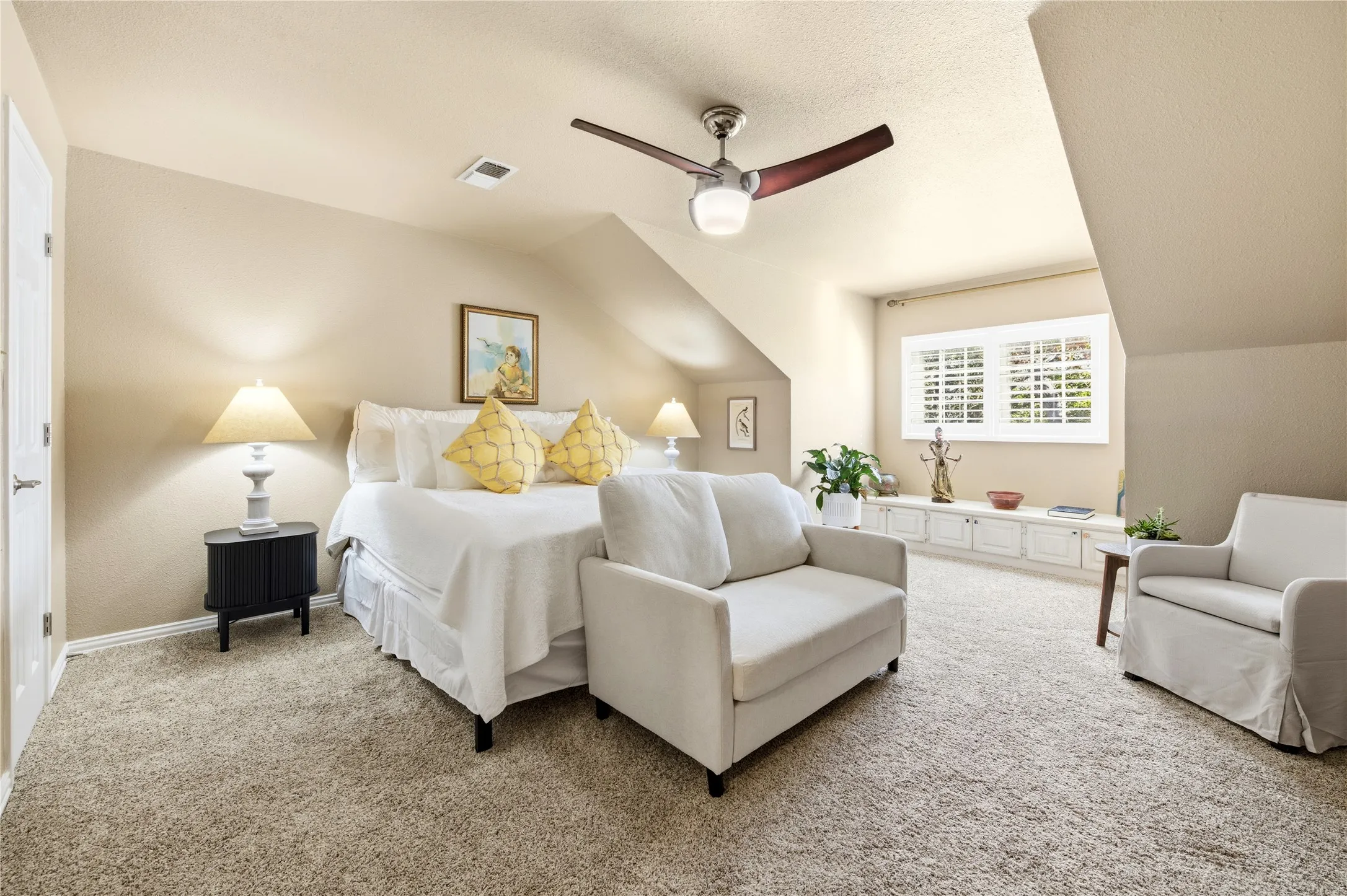 Single Family Residence For Sale in Taylor County , 125 Lytle Place Drive, Abilene, Texas 79602, 5 Bedroom, 4 Bathroom, 2 Garage spaces, 3,505 Sqft, built in 1982, mls#21263992, Real Estate Agent in Abilene, Homes For Sale in Taylor county, Homes For Sale in Abilene, Realtor in Abilene Texas, Real Estate Brokerage Independent Realty Texas, Luminita Cordes Realtor