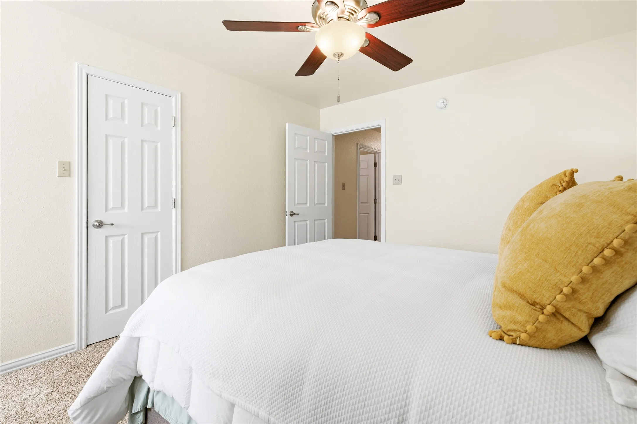 Single Family Residence For Sale in Taylor County , 125 Lytle Place Drive, Abilene, Texas 79602, 5 Bedroom, 4 Bathroom, 2 Garage spaces, 3,505 Sqft, built in 1982, mls#21263992, Real Estate Agent in Abilene, Homes For Sale in Taylor county, Homes For Sale in Abilene, Realtor in Abilene Texas, Real Estate Brokerage Independent Realty Texas, Luminita Cordes Realtor