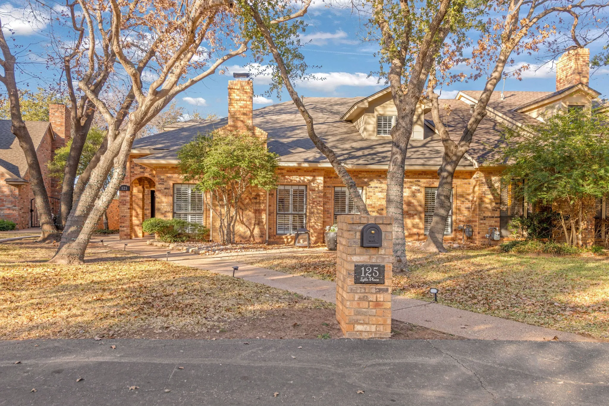 Single Family Residence For Sale in Taylor County , 125 Lytle Place Drive, Abilene, Texas 79602, 5 Bedroom, 4 Bathroom, 2 Garage spaces, 3,505 Sqft, built in 1982, mls#21263992, Real Estate Agent in Abilene, Homes For Sale in Taylor county, Homes For Sale in Abilene, Realtor in Abilene Texas, Real Estate Brokerage Independent Realty Texas, Luminita Cordes Realtor