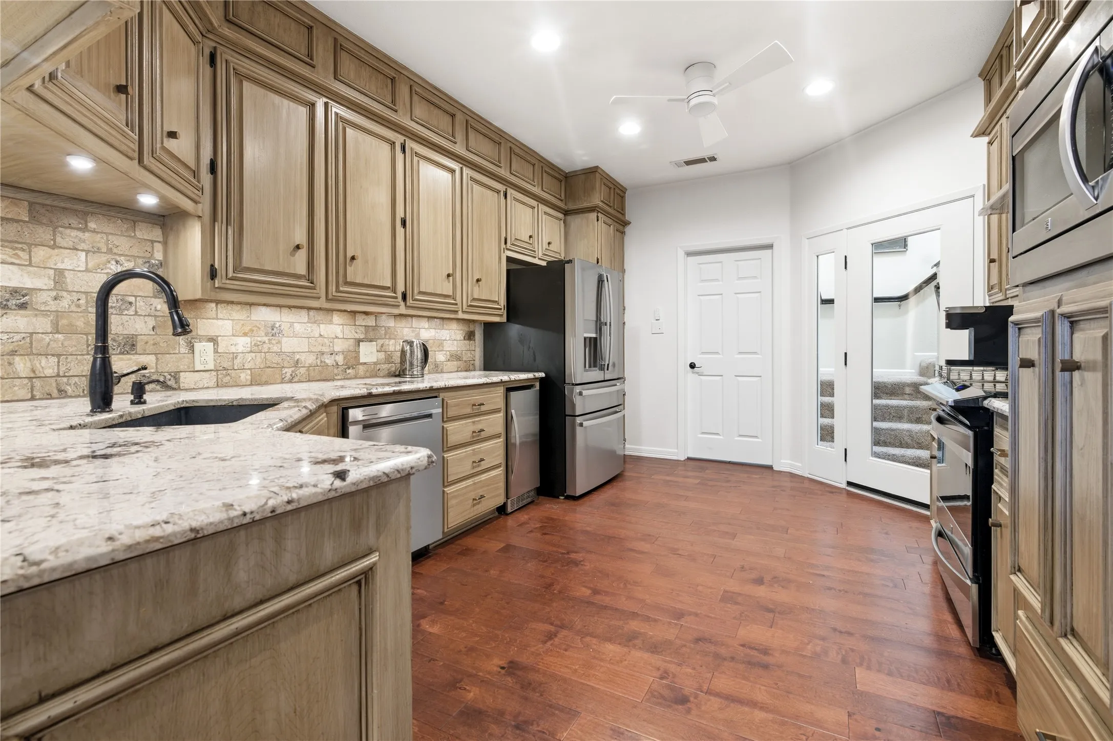 Single Family Residence For Sale in Taylor County , 125 Lytle Place Drive, Abilene, Texas 79602, 5 Bedroom, 4 Bathroom, 2 Garage spaces, 3,505 Sqft, built in 1982, mls#21263992, Real Estate Agent in Abilene, Homes For Sale in Taylor county, Homes For Sale in Abilene, Realtor in Abilene Texas, Real Estate Brokerage Independent Realty Texas, Luminita Cordes Realtor