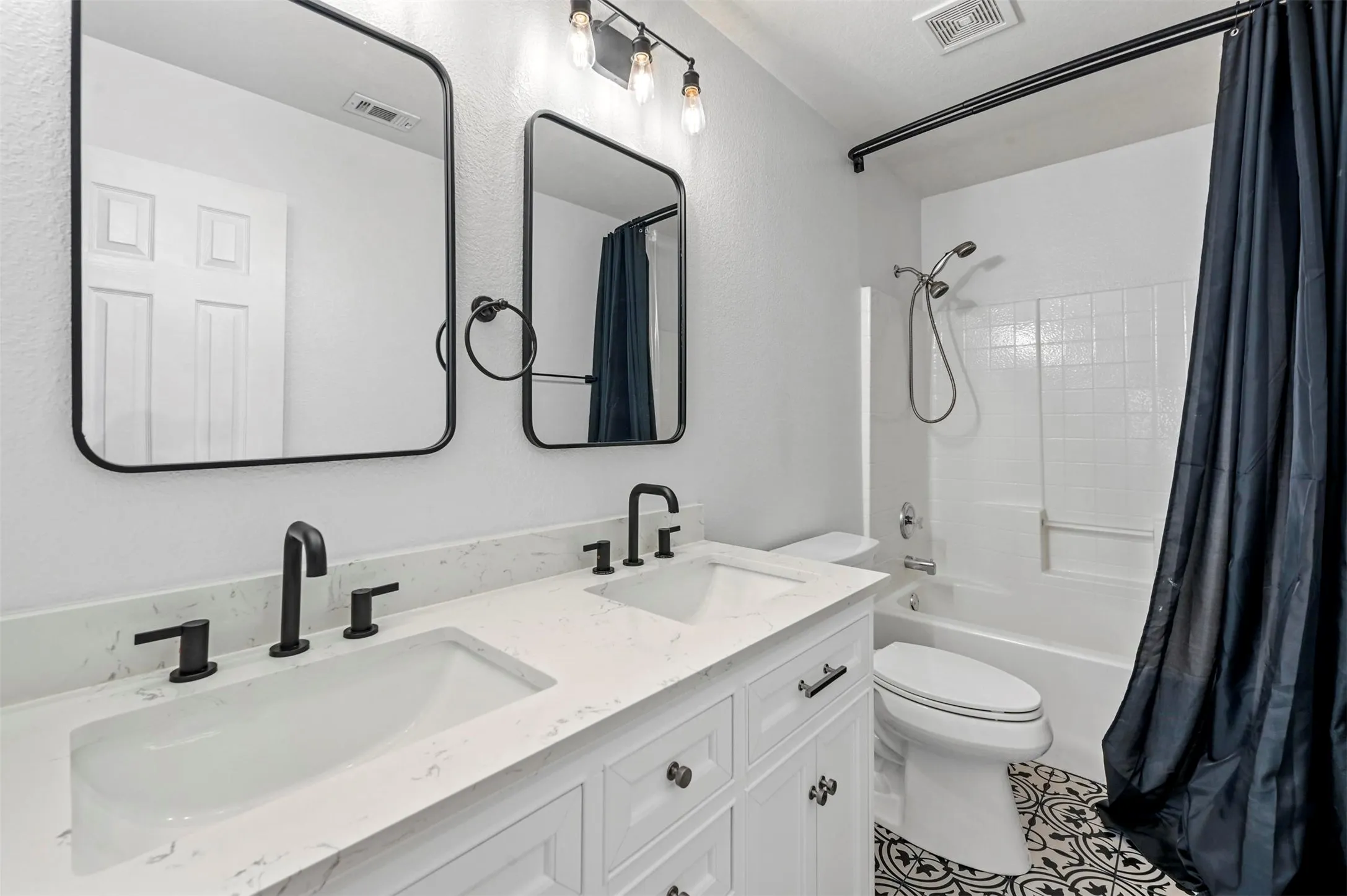 Single Family Residence For Sale in Denton County , 1516 Sequoia Grove Lane, Lewisville, Texas 75067, 3 Bedroom, 3 Bathroom, 2 Garage spaces, 2,255 Sqft, built in 2002, mls#21258243, Real Estate Agent in Lewisville, Homes For Sale in Denton county, Homes For Sale in Lewisville, Realtor in Lewisville Texas, Real Estate Brokerage Independent Realty Texas, Luminita Cordes Realtor