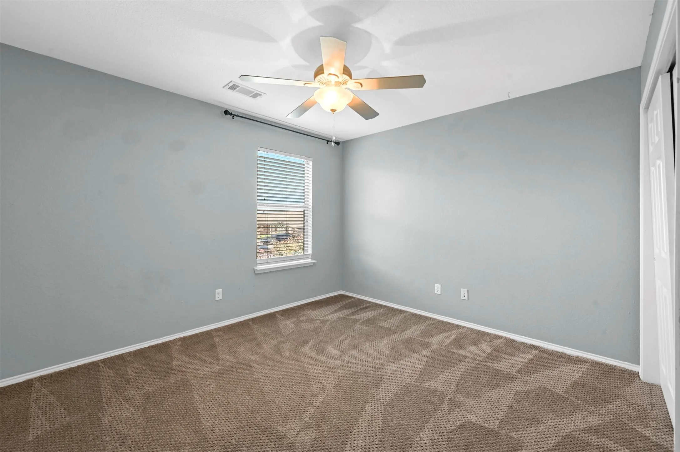 Single Family Residence For Sale in Denton County , 1516 Sequoia Grove Lane, Lewisville, Texas 75067, 3 Bedroom, 3 Bathroom, 2 Garage spaces, 2,255 Sqft, built in 2002, mls#21258243, Real Estate Agent in Lewisville, Homes For Sale in Denton county, Homes For Sale in Lewisville, Realtor in Lewisville Texas, Real Estate Brokerage Independent Realty Texas, Luminita Cordes Realtor
