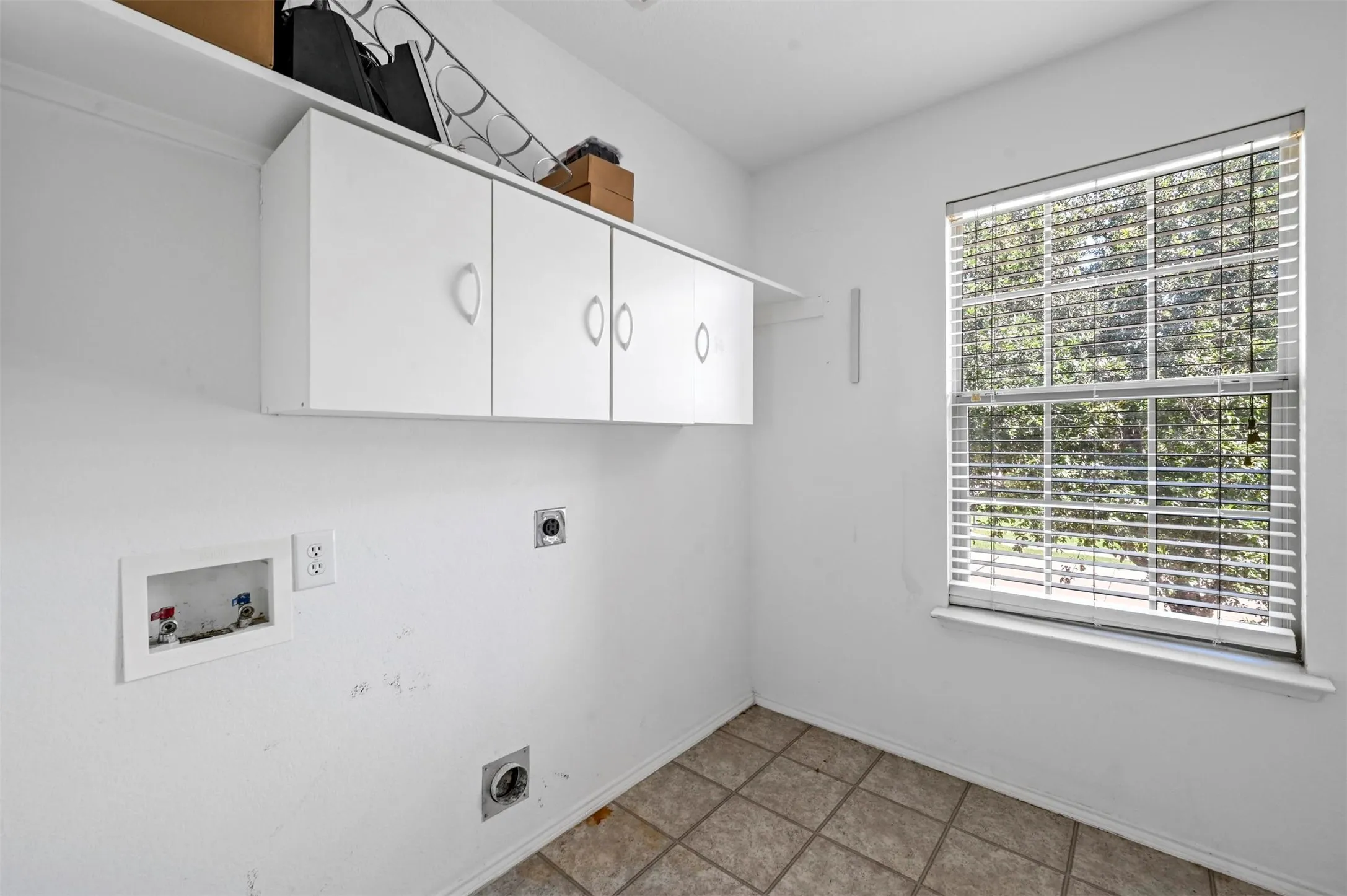 Single Family Residence For Sale in Denton County , 1516 Sequoia Grove Lane, Lewisville, Texas 75067, 3 Bedroom, 3 Bathroom, 2 Garage spaces, 2,255 Sqft, built in 2002, mls#21258243, Real Estate Agent in Lewisville, Homes For Sale in Denton county, Homes For Sale in Lewisville, Realtor in Lewisville Texas, Real Estate Brokerage Independent Realty Texas, Luminita Cordes Realtor