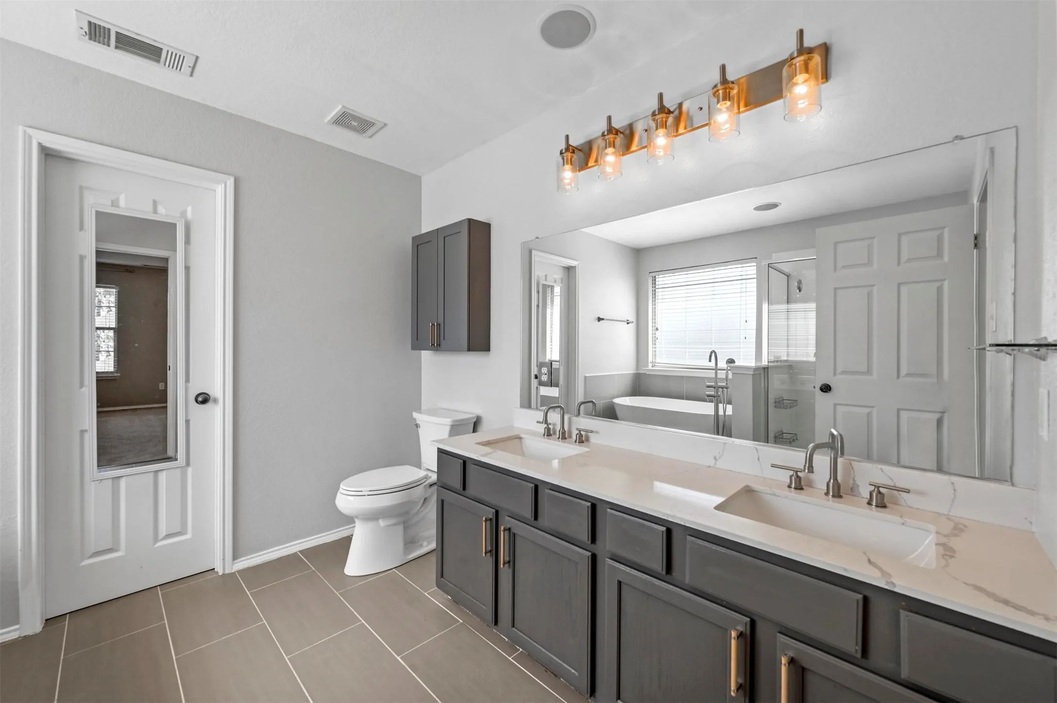 Single Family Residence For Sale in Denton County , 1516 Sequoia Grove Lane, Lewisville, Texas 75067, 3 Bedroom, 3 Bathroom, 2 Garage spaces, 2,255 Sqft, built in 2002, mls#21258243, Real Estate Agent in Lewisville, Homes For Sale in Denton county, Homes For Sale in Lewisville, Realtor in Lewisville Texas, Real Estate Brokerage Independent Realty Texas, Luminita Cordes Realtor
