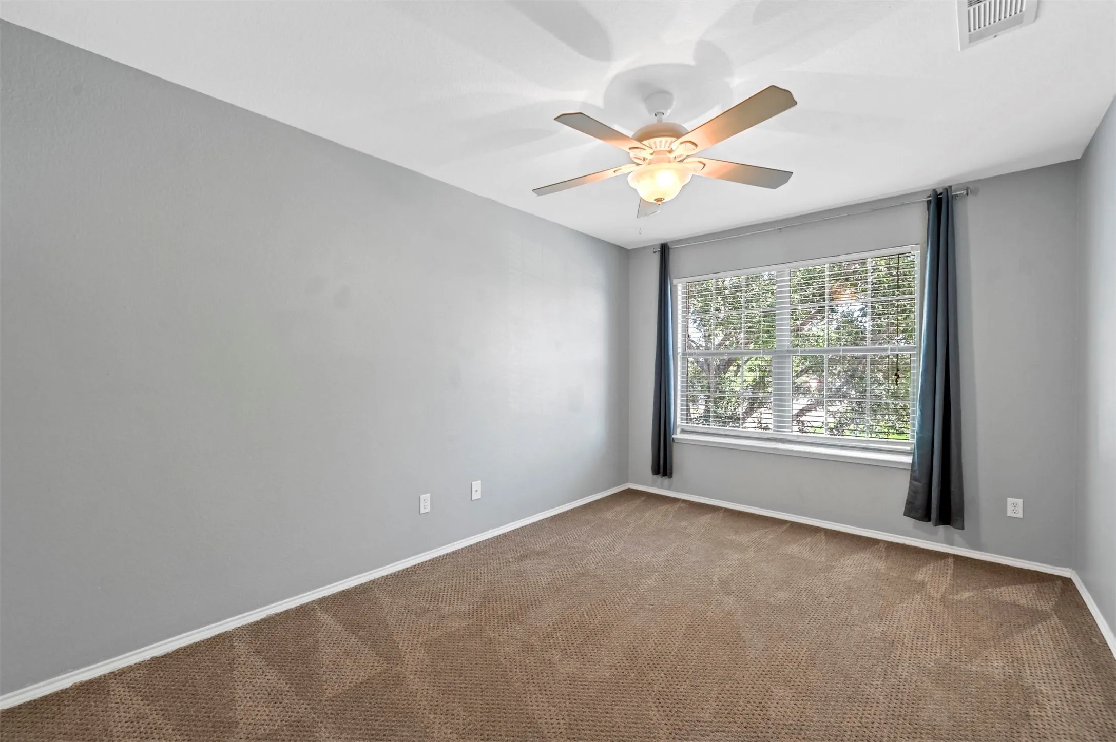 Single Family Residence For Sale in Denton County , 1516 Sequoia Grove Lane, Lewisville, Texas 75067, 3 Bedroom, 3 Bathroom, 2 Garage spaces, 2,255 Sqft, built in 2002, mls#21258243, Real Estate Agent in Lewisville, Homes For Sale in Denton county, Homes For Sale in Lewisville, Realtor in Lewisville Texas, Real Estate Brokerage Independent Realty Texas, Luminita Cordes Realtor