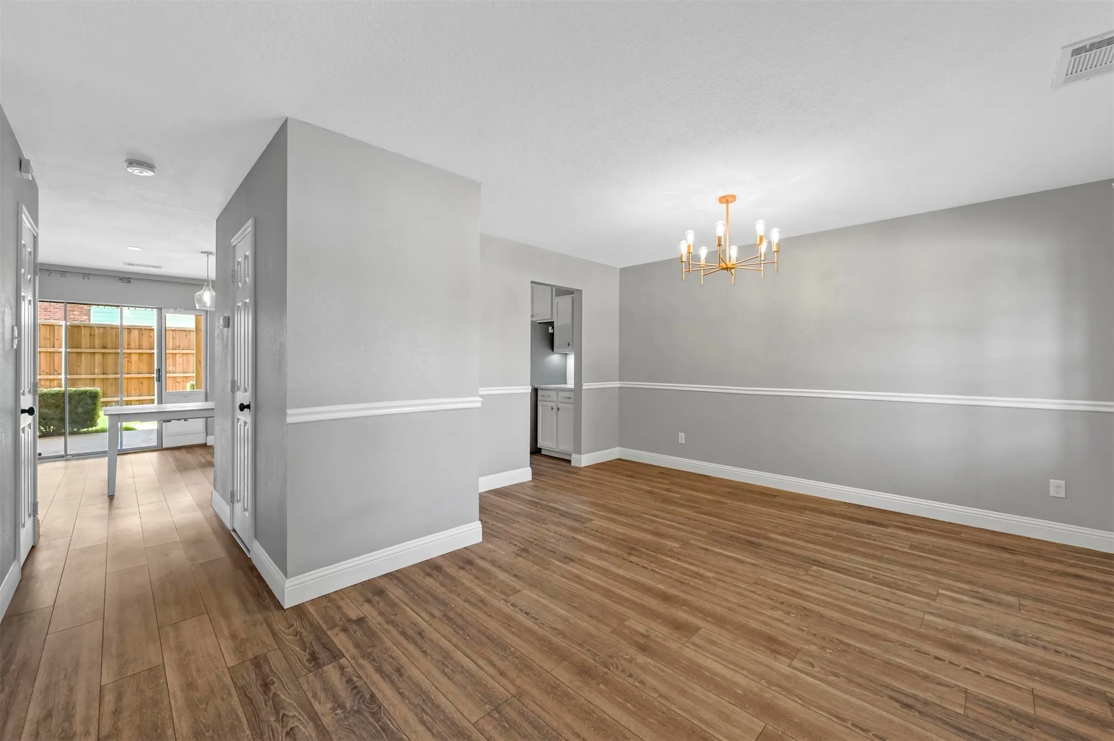 Single Family Residence For Sale in Denton County , 1516 Sequoia Grove Lane, Lewisville, Texas 75067, 3 Bedroom, 3 Bathroom, 2 Garage spaces, 2,255 Sqft, built in 2002, mls#21258243, Real Estate Agent in Lewisville, Homes For Sale in Denton county, Homes For Sale in Lewisville, Realtor in Lewisville Texas, Real Estate Brokerage Independent Realty Texas, Luminita Cordes Realtor