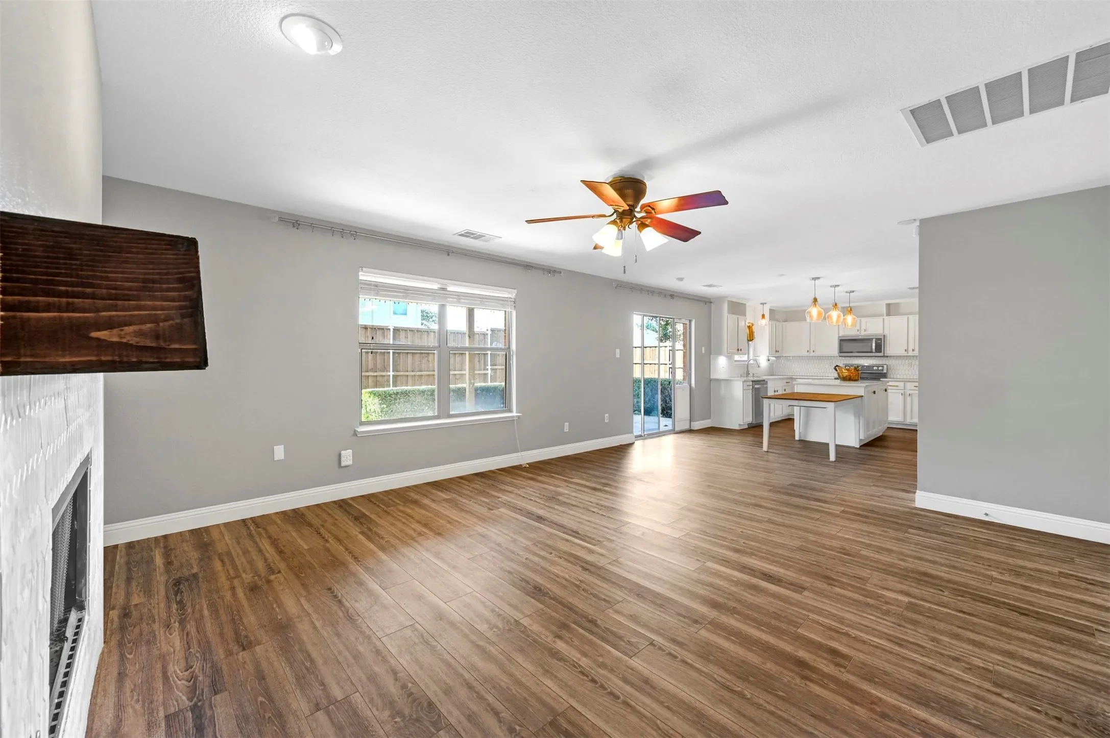 Single Family Residence For Sale in Denton County , 1516 Sequoia Grove Lane, Lewisville, Texas 75067, 3 Bedroom, 3 Bathroom, 2 Garage spaces, 2,255 Sqft, built in 2002, mls#21258243, Real Estate Agent in Lewisville, Homes For Sale in Denton county, Homes For Sale in Lewisville, Realtor in Lewisville Texas, Real Estate Brokerage Independent Realty Texas, Luminita Cordes Realtor