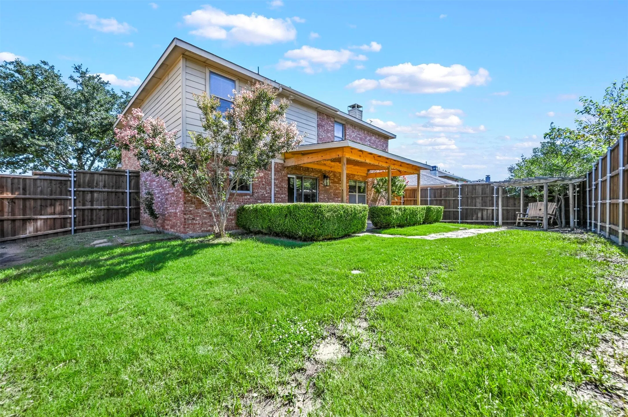 Single Family Residence For Sale in Denton County , 1516 Sequoia Grove Lane, Lewisville, Texas 75067, 3 Bedroom, 3 Bathroom, 2 Garage spaces, 2,255 Sqft, built in 2002, mls#21258243, Real Estate Agent in Lewisville, Homes For Sale in Denton county, Homes For Sale in Lewisville, Realtor in Lewisville Texas, Real Estate Brokerage Independent Realty Texas, Luminita Cordes Realtor