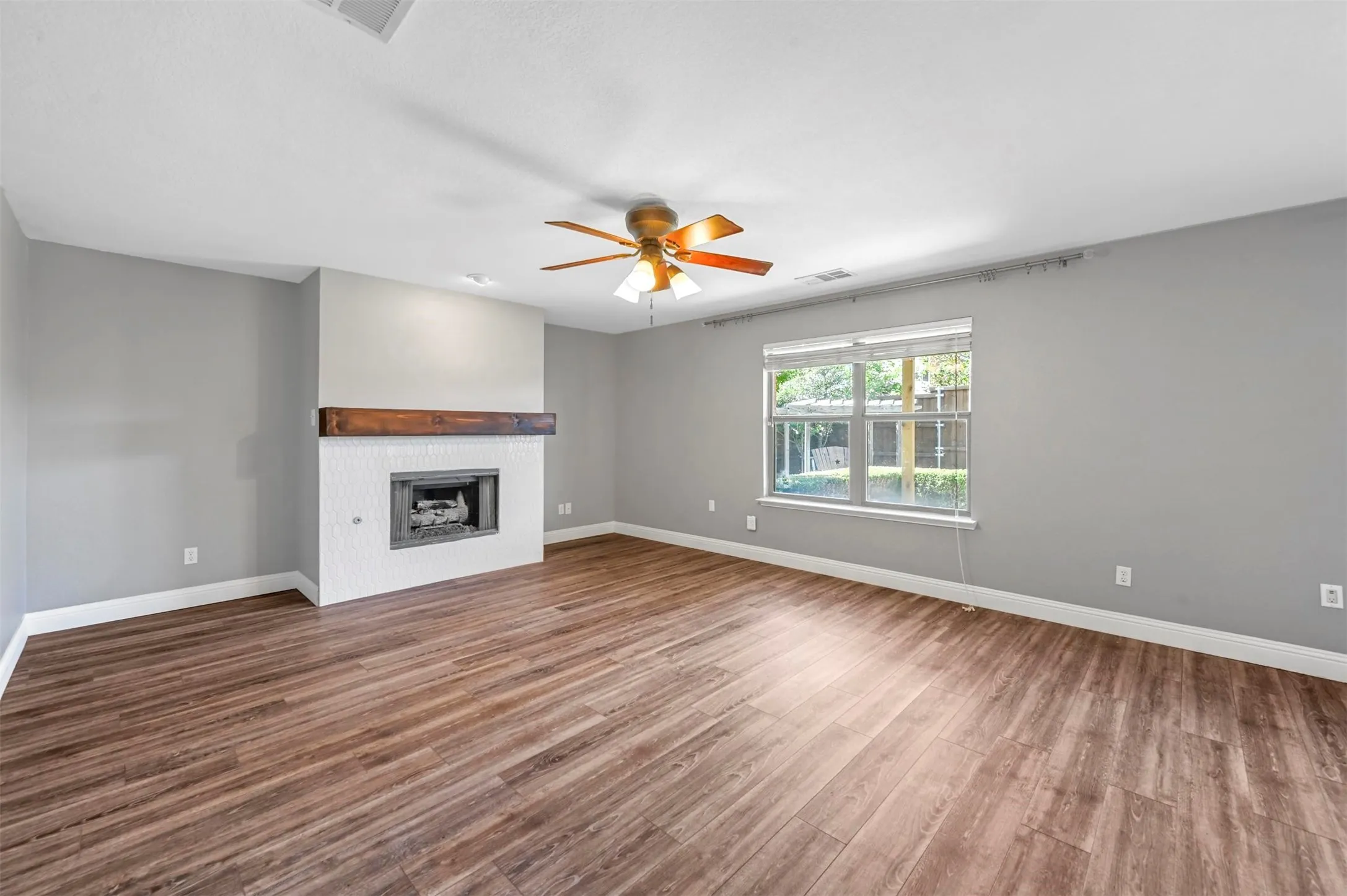 Single Family Residence For Sale in Denton County , 1516 Sequoia Grove Lane, Lewisville, Texas 75067, 3 Bedroom, 3 Bathroom, 2 Garage spaces, 2,255 Sqft, built in 2002, mls#21258243, Real Estate Agent in Lewisville, Homes For Sale in Denton county, Homes For Sale in Lewisville, Realtor in Lewisville Texas, Real Estate Brokerage Independent Realty Texas, Luminita Cordes Realtor