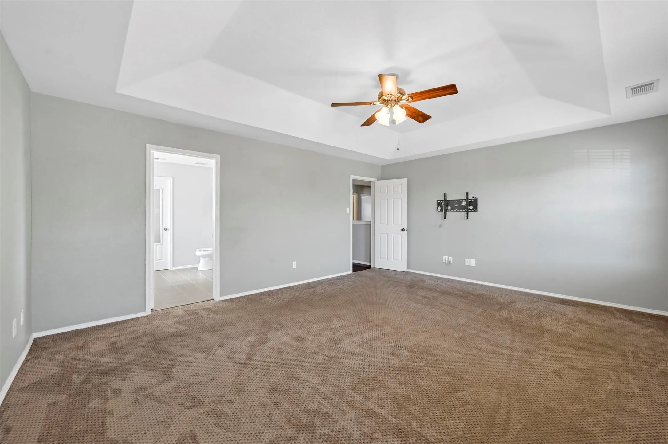 Single Family Residence For Sale in Denton County , 1516 Sequoia Grove Lane, Lewisville, Texas 75067, 3 Bedroom, 3 Bathroom, 2 Garage spaces, 2,255 Sqft, built in 2002, mls#21258243, Real Estate Agent in Lewisville, Homes For Sale in Denton county, Homes For Sale in Lewisville, Realtor in Lewisville Texas, Real Estate Brokerage Independent Realty Texas, Luminita Cordes Realtor