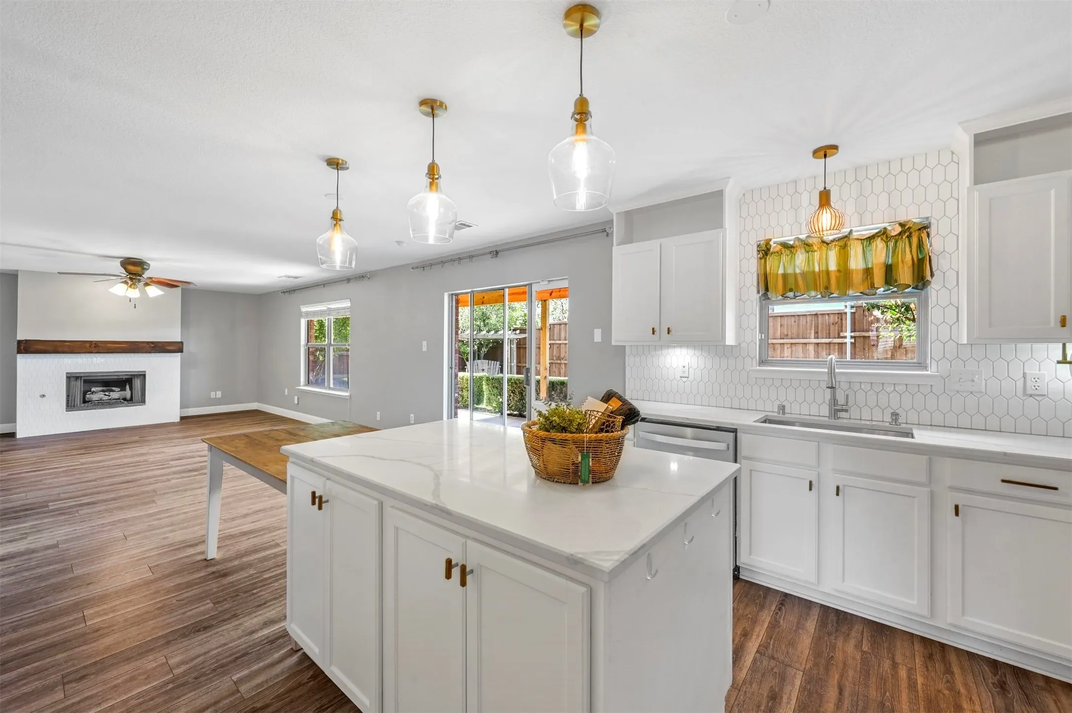 Single Family Residence For Sale in Denton County , 1516 Sequoia Grove Lane, Lewisville, Texas 75067, 3 Bedroom, 3 Bathroom, 2 Garage spaces, 2,255 Sqft, built in 2002, mls#21258243, Real Estate Agent in Lewisville, Homes For Sale in Denton county, Homes For Sale in Lewisville, Realtor in Lewisville Texas, Real Estate Brokerage Independent Realty Texas, Luminita Cordes Realtor
