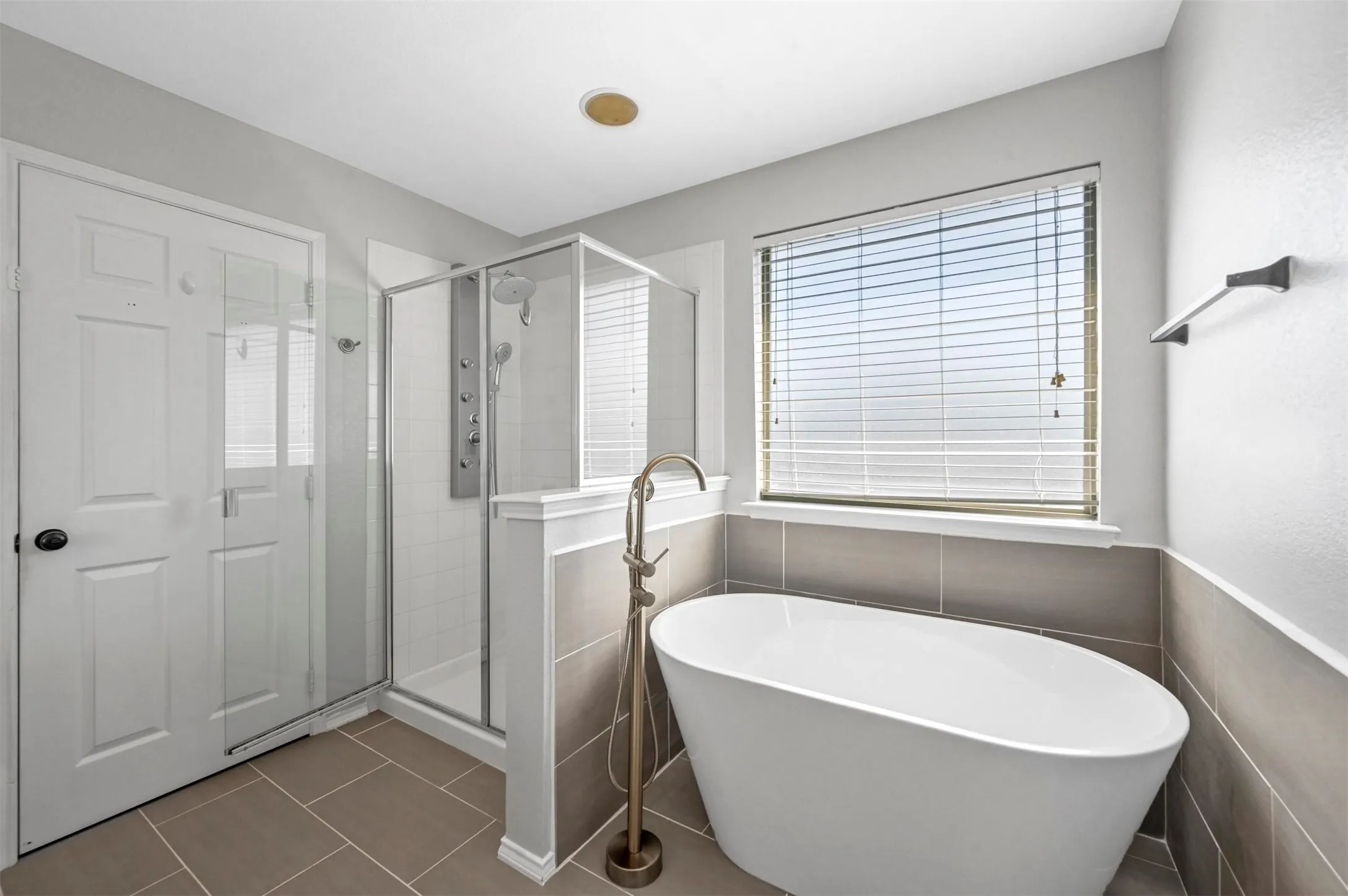 Single Family Residence For Sale in Denton County , 1516 Sequoia Grove Lane, Lewisville, Texas 75067, 3 Bedroom, 3 Bathroom, 2 Garage spaces, 2,255 Sqft, built in 2002, mls#21258243, Real Estate Agent in Lewisville, Homes For Sale in Denton county, Homes For Sale in Lewisville, Realtor in Lewisville Texas, Real Estate Brokerage Independent Realty Texas, Luminita Cordes Realtor