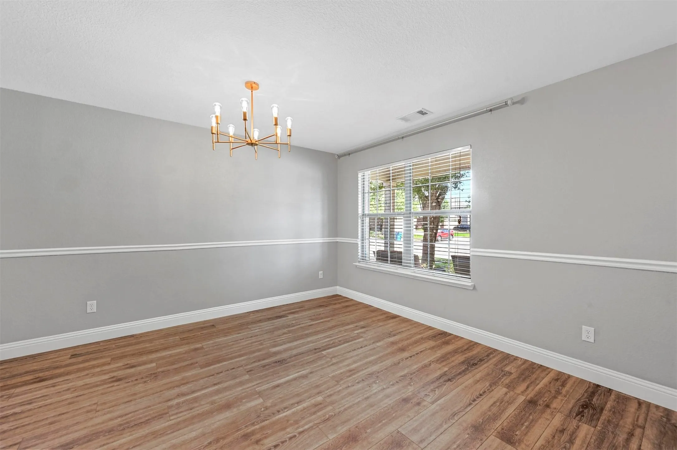 Single Family Residence For Sale in Denton County , 1516 Sequoia Grove Lane, Lewisville, Texas 75067, 3 Bedroom, 3 Bathroom, 2 Garage spaces, 2,255 Sqft, built in 2002, mls#21258243, Real Estate Agent in Lewisville, Homes For Sale in Denton county, Homes For Sale in Lewisville, Realtor in Lewisville Texas, Real Estate Brokerage Independent Realty Texas, Luminita Cordes Realtor