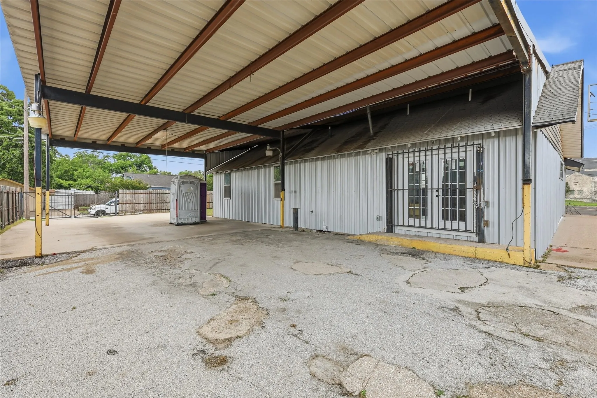 Improved Land For Sale in Tarrant County , 2800 E Belknap, Fort Worth, Texas 76111, 0, 0, Garage spaces, 0 Sqft, built in 0, mls#21264007, Real Estate Agent in Fort Worth, Homes For Sale in Tarrant county, Homes For Sale in Fort Worth, Realtor in Fort Worth Texas, Real Estate Brokerage Independent Realty Texas, Luminita Cordes Realtor