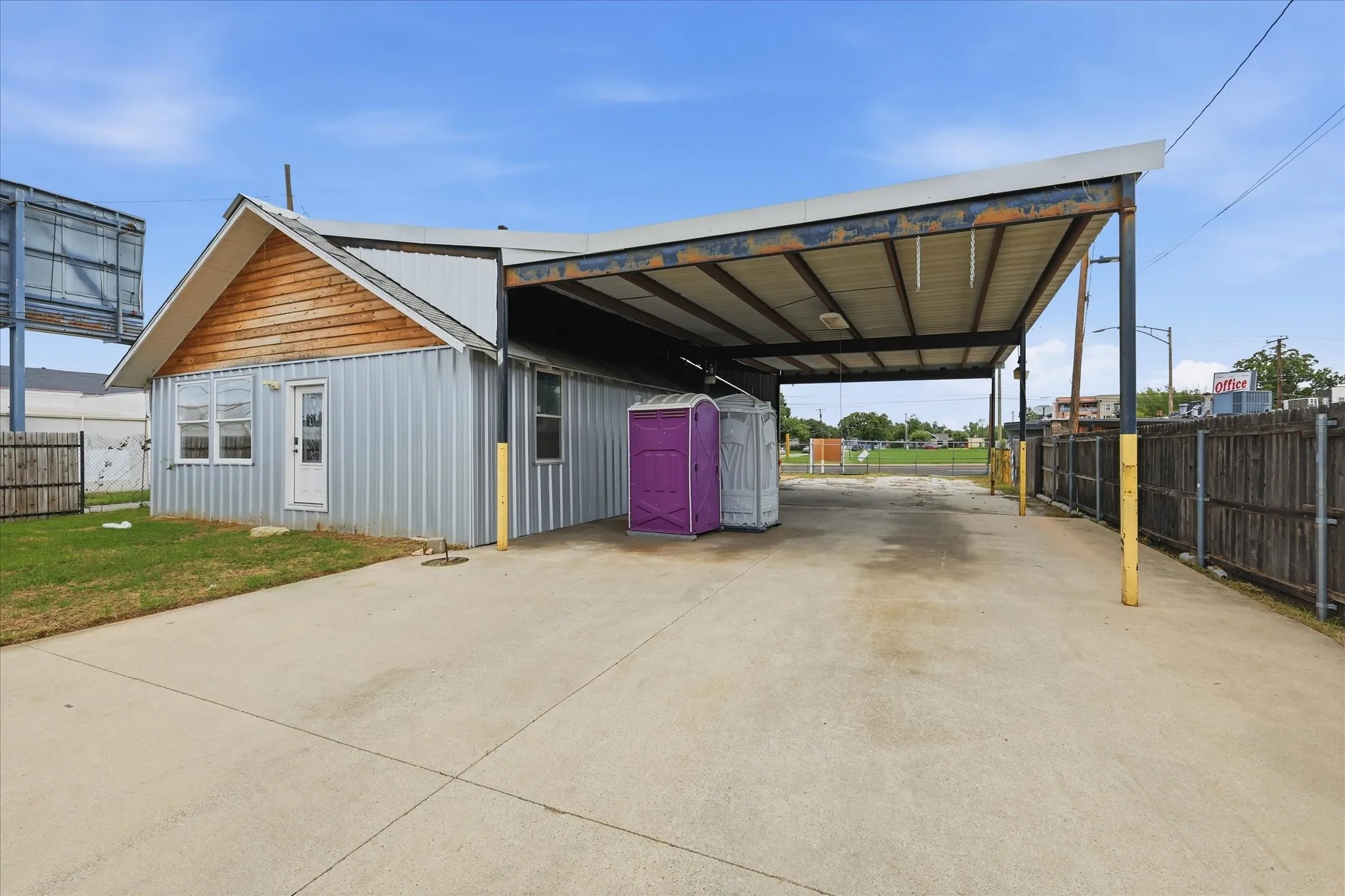 Improved Land For Sale in Tarrant County , 2800 E Belknap, Fort Worth, Texas 76111, 0, 0, Garage spaces, 0 Sqft, built in 0, mls#21264007, Real Estate Agent in Fort Worth, Homes For Sale in Tarrant county, Homes For Sale in Fort Worth, Realtor in Fort Worth Texas, Real Estate Brokerage Independent Realty Texas, Luminita Cordes Realtor