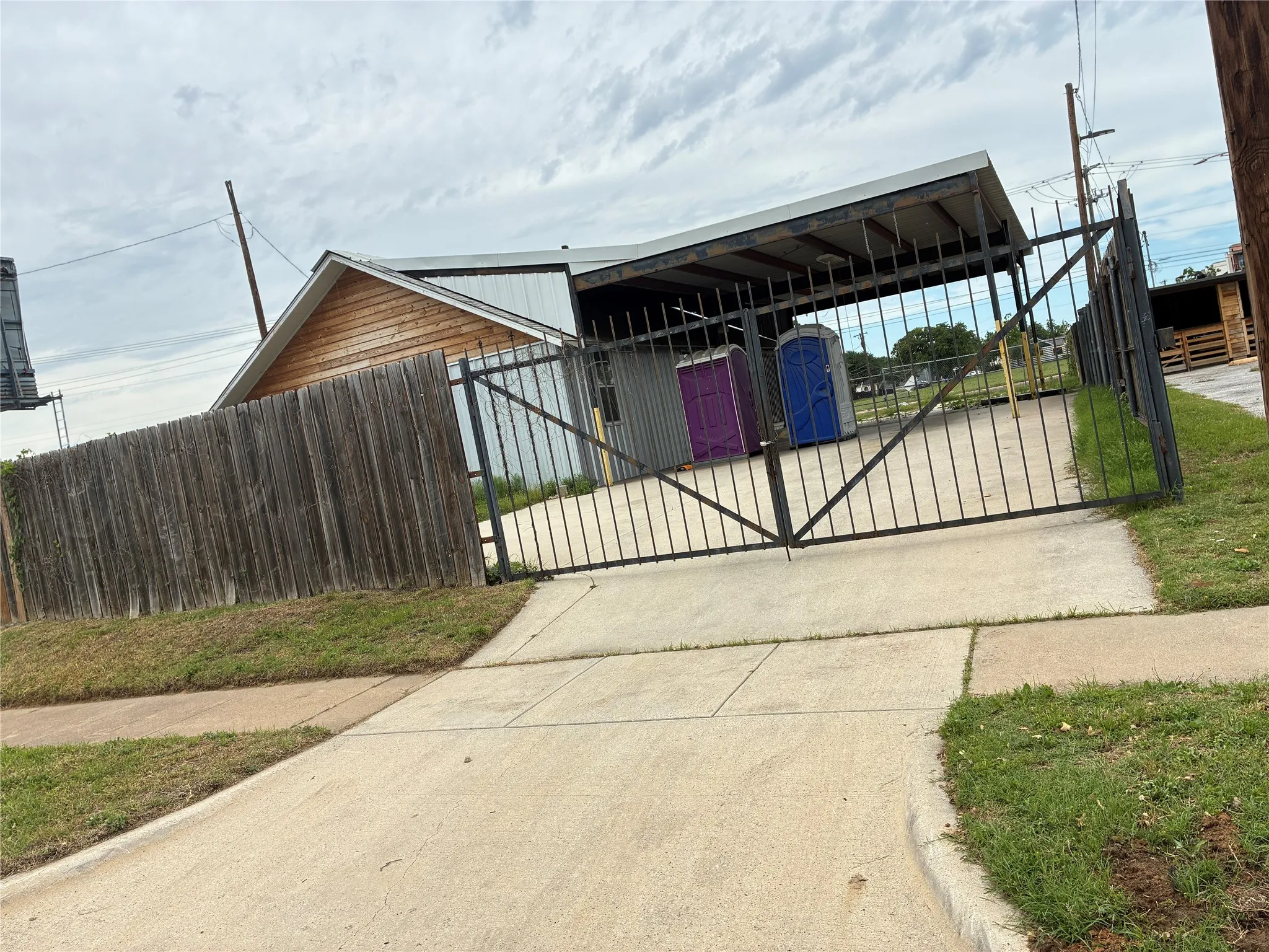 Business For Sale in Tarrant County , 2800 E Belknap, Fort Worth, Texas 76111, 0, 0, Garage spaces, 0 Sqft, built in 1918, Price $600,000, mls#21263956, Real Estate Agent in Fort Worth, Homes For Sale in Tarrant county, Homes For Sale in Fort Worth, Realtor in Fort Worth Texas, Real Estate Brokerage Independent Realty Texas, Luminita Cordes Realtor