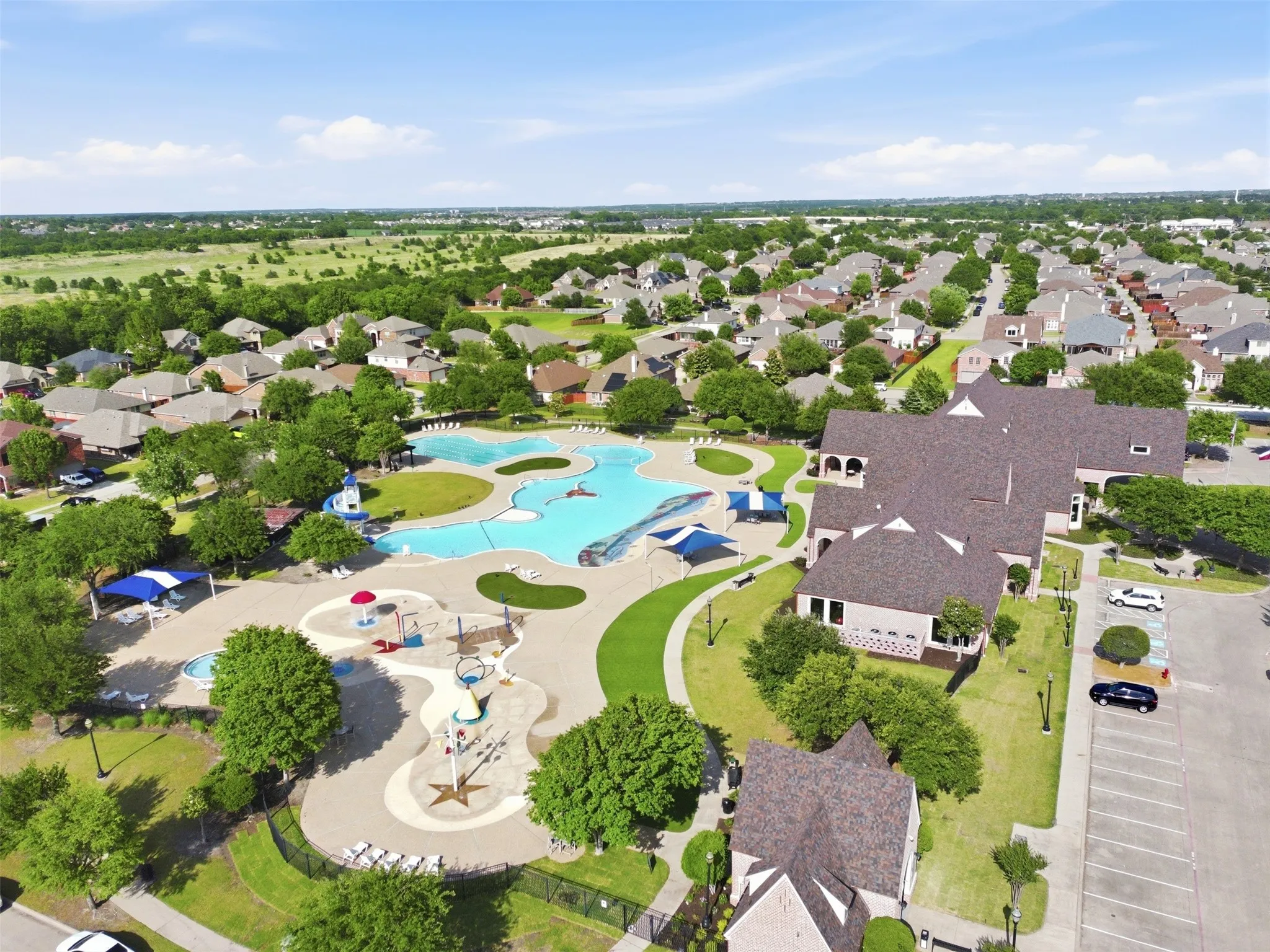 Single Family Residence For Sale in Collin County , 924 Bowie Drive, Lavon, Texas 75166, 3 Bedroom, 2 Bathroom, 2 Garage spaces, 1,518 Sqft, built in 2008, mls#21264034, Real Estate Agent in Lavon, Homes For Sale in Collin county, Homes For Sale in Lavon, Realtor in Lavon Texas, Real Estate Brokerage Independent Realty Texas, Luminita Cordes Realtor