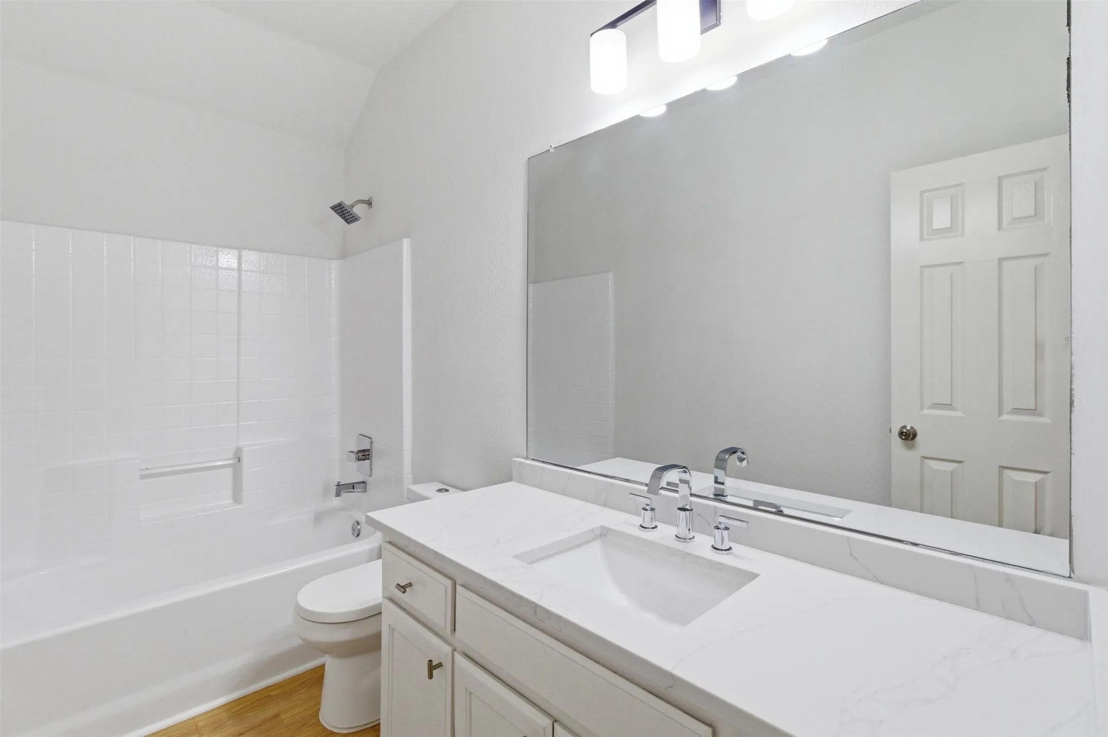 Single Family Residence For Sale in Collin County , 924 Bowie Drive, Lavon, Texas 75166, 3 Bedroom, 2 Bathroom, 2 Garage spaces, 1,518 Sqft, built in 2008, mls#21264034, Real Estate Agent in Lavon, Homes For Sale in Collin county, Homes For Sale in Lavon, Realtor in Lavon Texas, Real Estate Brokerage Independent Realty Texas, Luminita Cordes Realtor