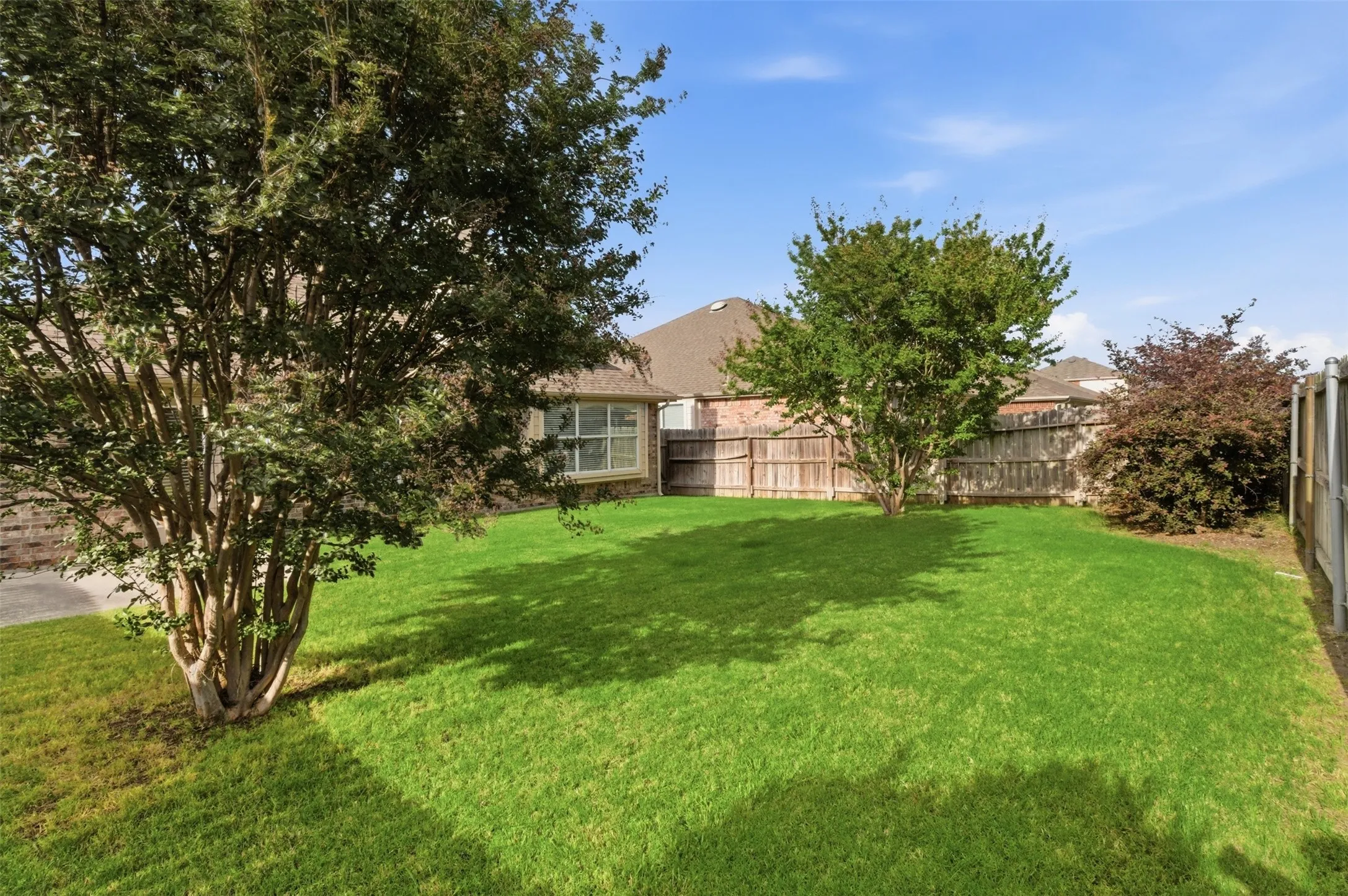 Single Family Residence For Sale in Collin County , 924 Bowie Drive, Lavon, Texas 75166, 3 Bedroom, 2 Bathroom, 2 Garage spaces, 1,518 Sqft, built in 2008, mls#21264034, Real Estate Agent in Lavon, Homes For Sale in Collin county, Homes For Sale in Lavon, Realtor in Lavon Texas, Real Estate Brokerage Independent Realty Texas, Luminita Cordes Realtor