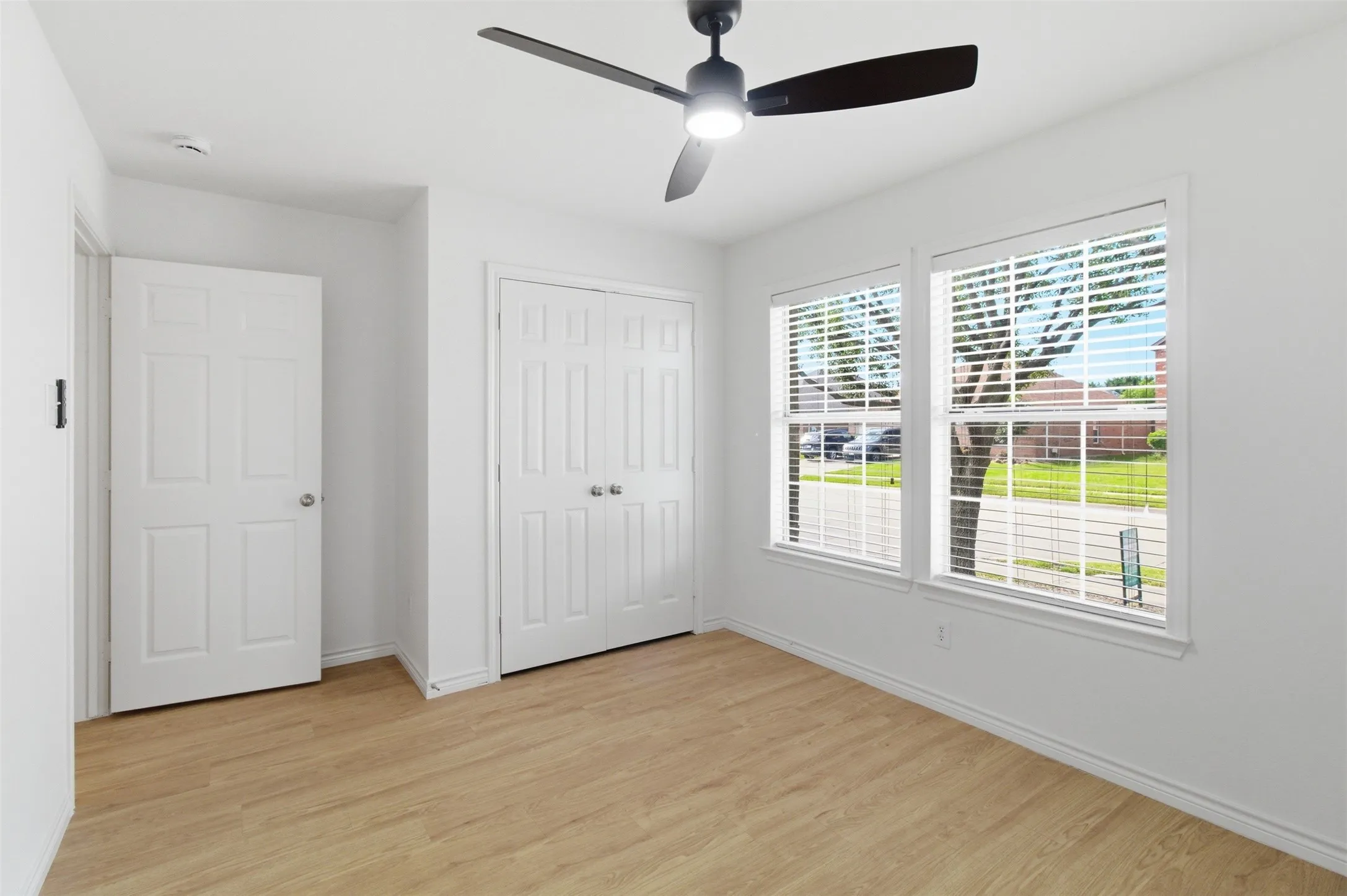 Single Family Residence For Sale in Collin County , 924 Bowie Drive, Lavon, Texas 75166, 3 Bedroom, 2 Bathroom, 2 Garage spaces, 1,518 Sqft, built in 2008, mls#21264034, Real Estate Agent in Lavon, Homes For Sale in Collin county, Homes For Sale in Lavon, Realtor in Lavon Texas, Real Estate Brokerage Independent Realty Texas, Luminita Cordes Realtor