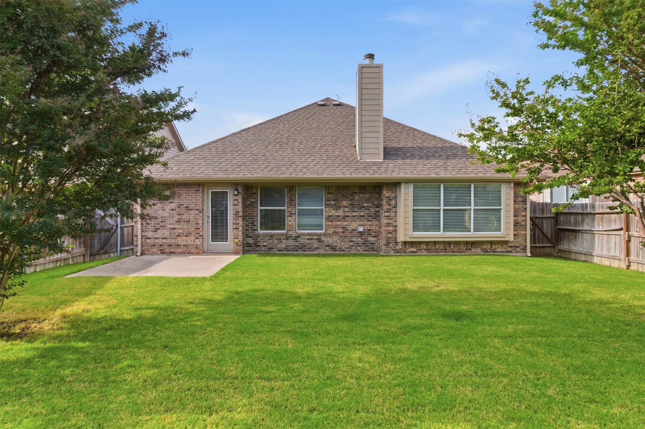 Single Family Residence For Sale in Collin County , 924 Bowie Drive, Lavon, Texas 75166, 3 Bedroom, 2 Bathroom, 2 Garage spaces, 1,518 Sqft, built in 2008, mls#21264034, Real Estate Agent in Lavon, Homes For Sale in Collin county, Homes For Sale in Lavon, Realtor in Lavon Texas, Real Estate Brokerage Independent Realty Texas, Luminita Cordes Realtor