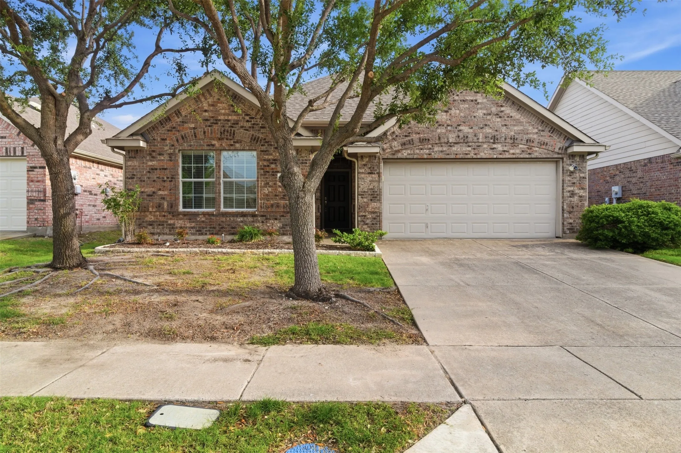 Single Family Residence For Sale in Collin County , 924 Bowie Drive, Lavon, Texas 75166, 3 Bedroom, 2 Bathroom, 2 Garage spaces, 1,518 Sqft, built in 2008, mls#21264034, Real Estate Agent in Lavon, Homes For Sale in Collin county, Homes For Sale in Lavon, Realtor in Lavon Texas, Real Estate Brokerage Independent Realty Texas, Luminita Cordes Realtor